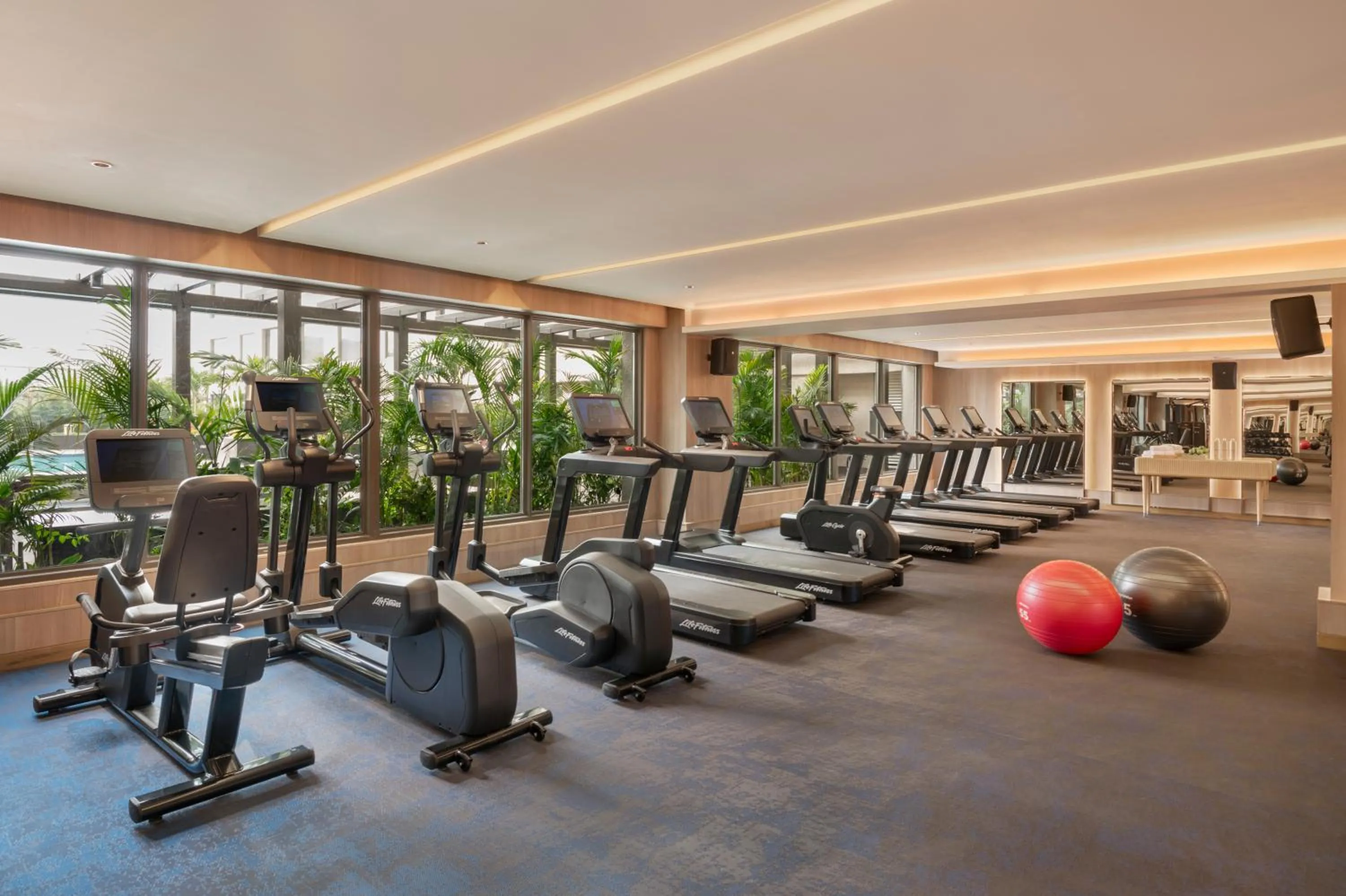 Fitness centre/facilities in Aurika, Mumbai International Airport - Luxury by Lemon Tree Hotels