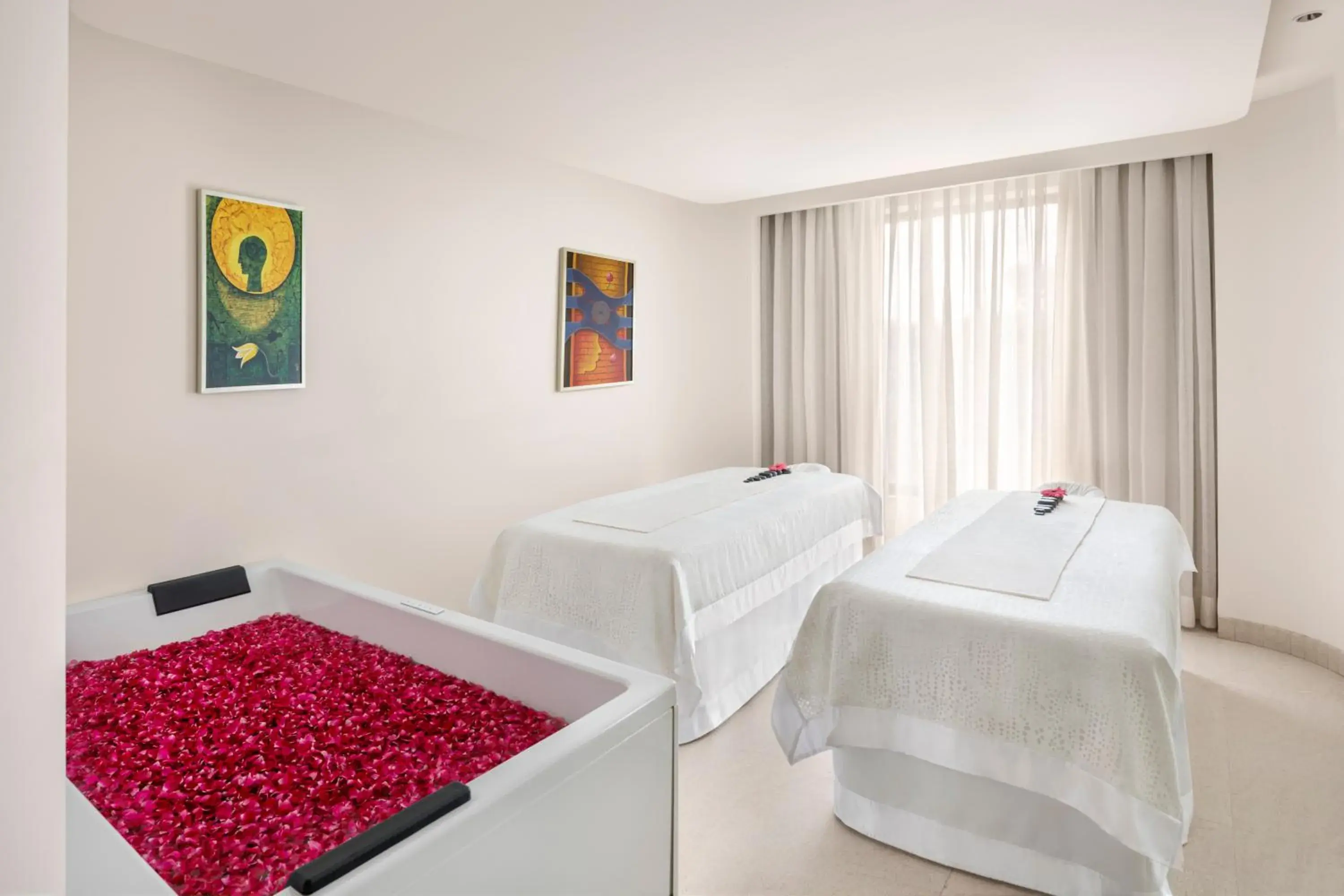 Spa and wellness centre/facilities, Bed in Aurika, Mumbai International Airport - Luxury by Lemon Tree Hotels Spa and wellness centre/facilities, Bed in Aurika, Mumbai International Airport - Luxury by Lemon Tree Hotels