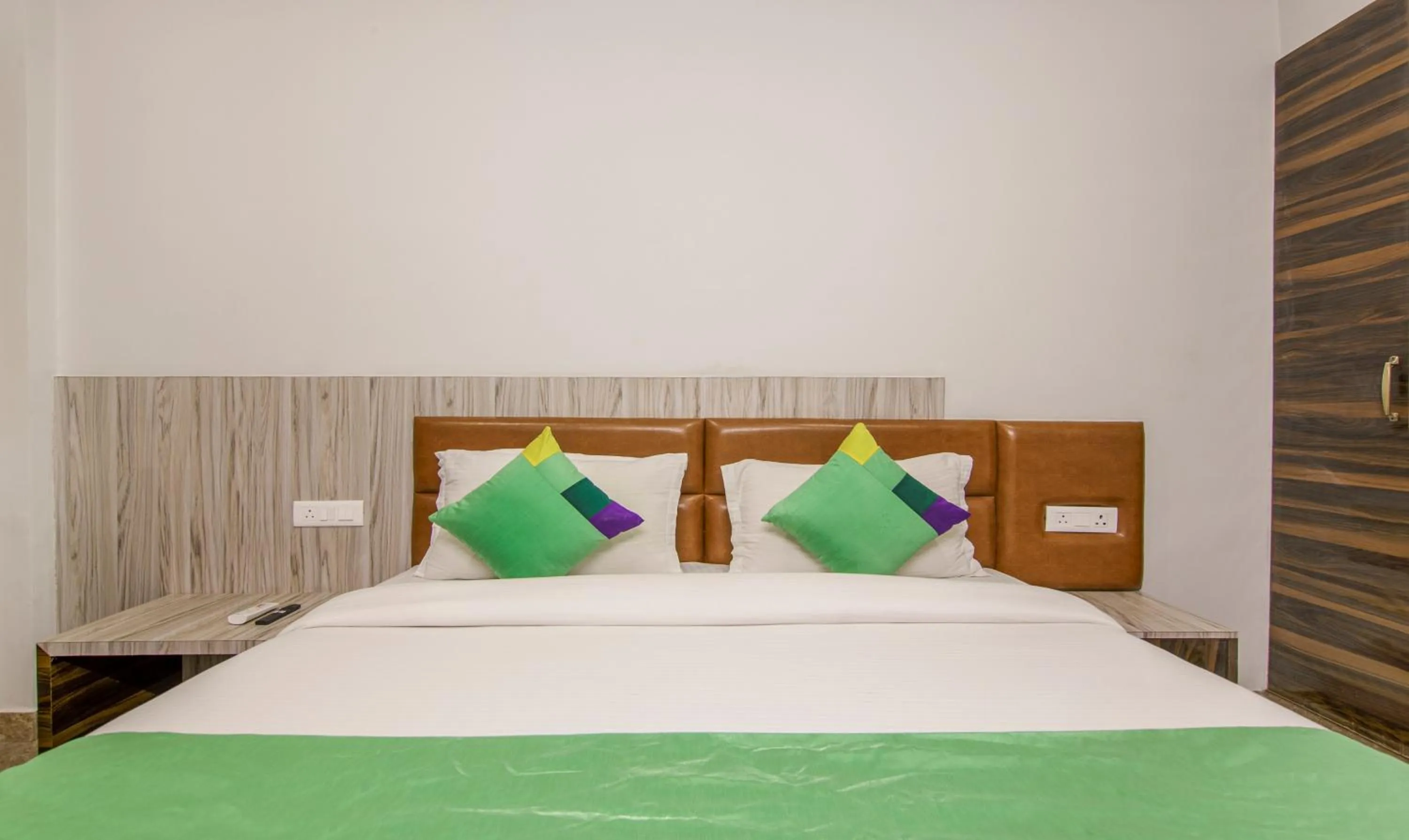 Bed in Treebo Swastika Premium