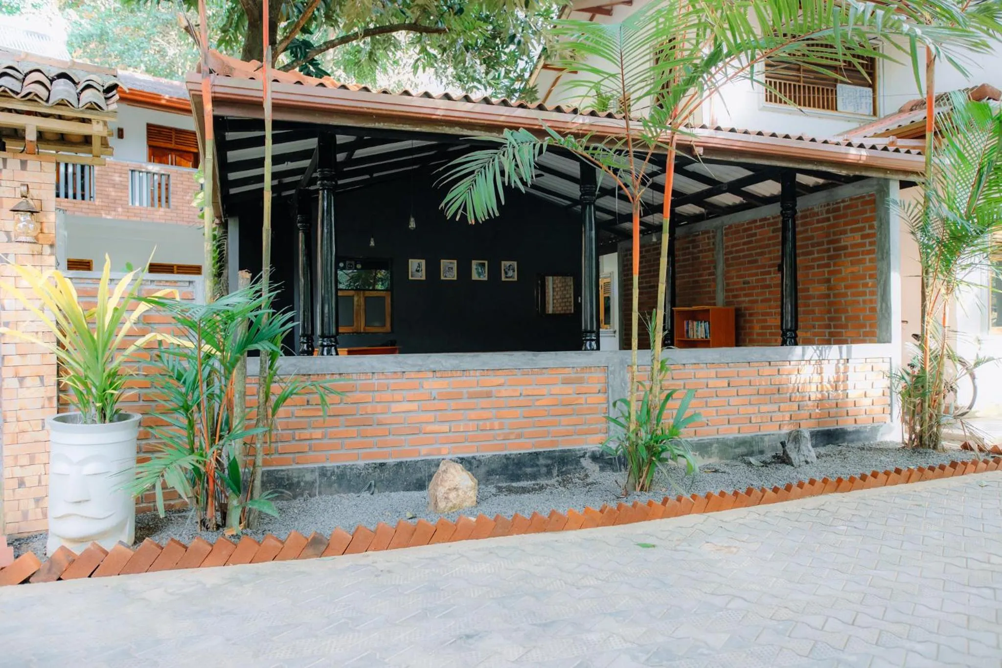 Restaurant/places to eat in Celestial Inn