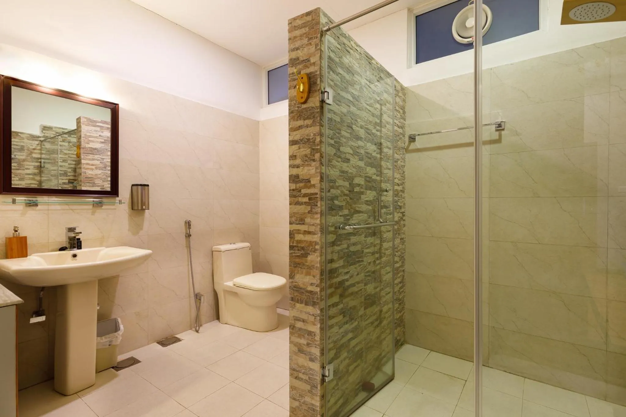 Shower in Shaligram Hotel