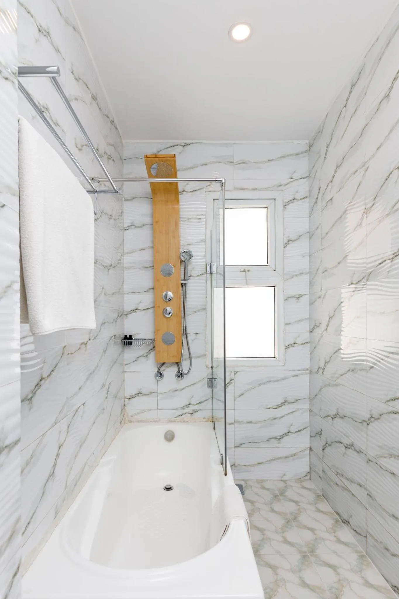 Shower in Shaligram Hotel