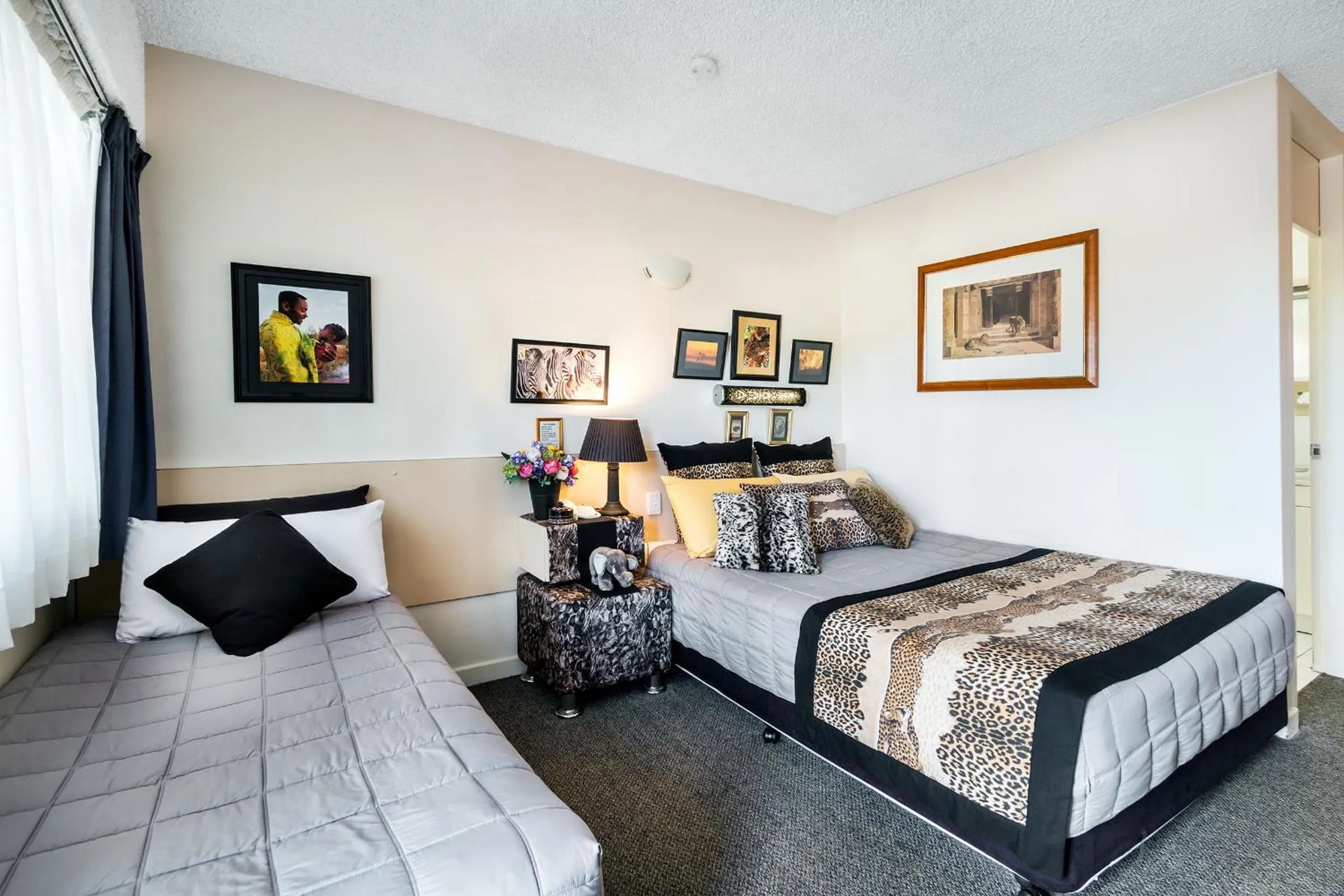 Bed in Airport Riverview Motel