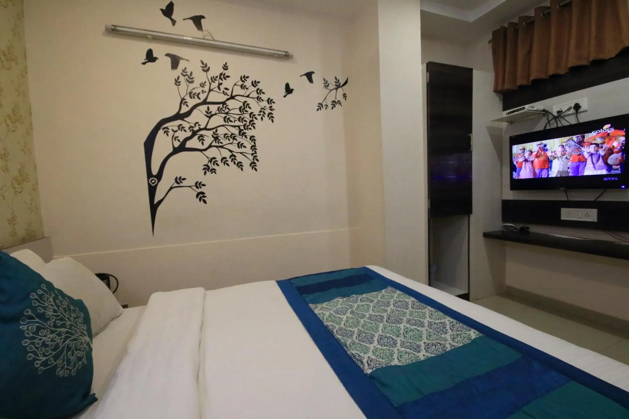 Deluxe Double Room - Indian nationals only in Shree Akshar Restaurant and Hotel Deluxe Double Room - Indian nationals only in Shree Akshar Restaurant and Hotel