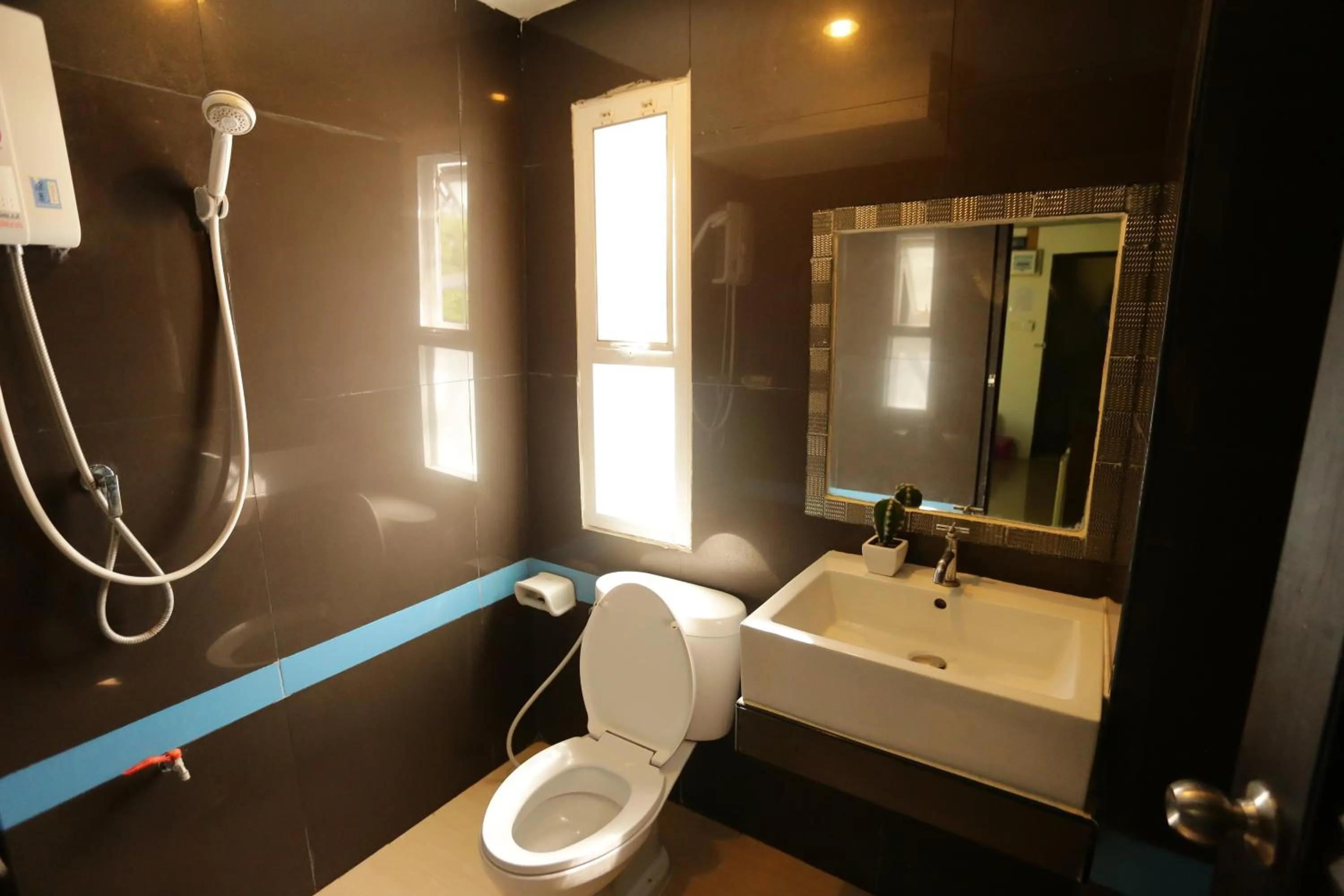 Shower in Puangpech Place