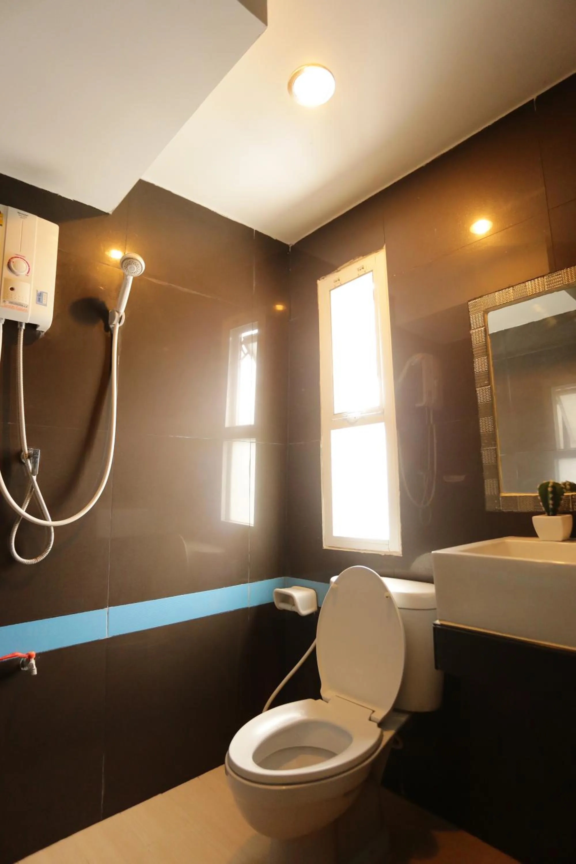 Shower in Puangpech Place