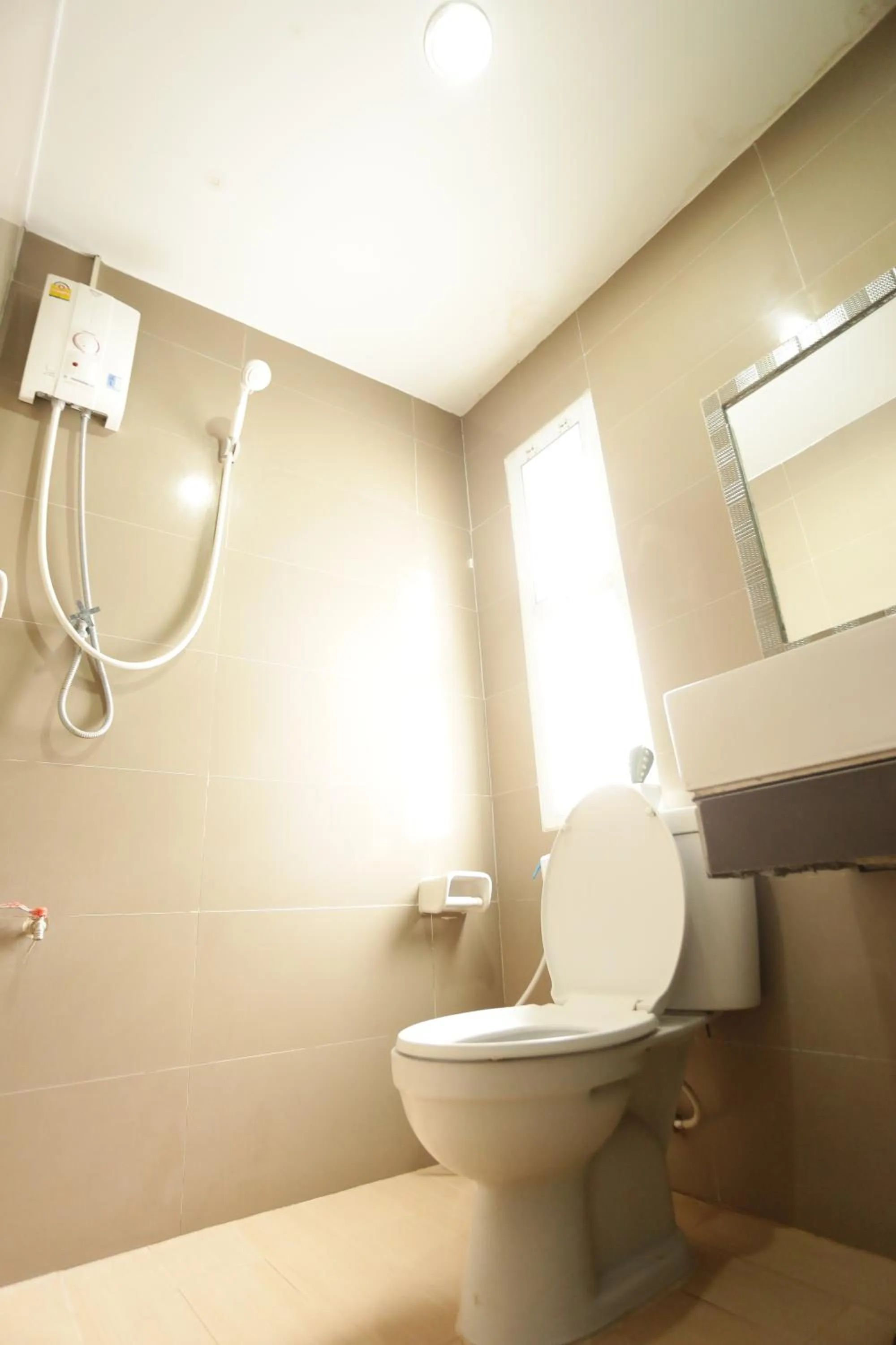 Shower in Puangpech Place