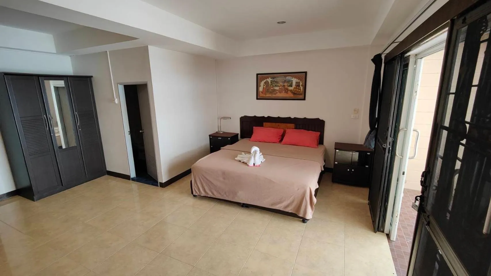 Photo of the whole room, Bed in Orient House