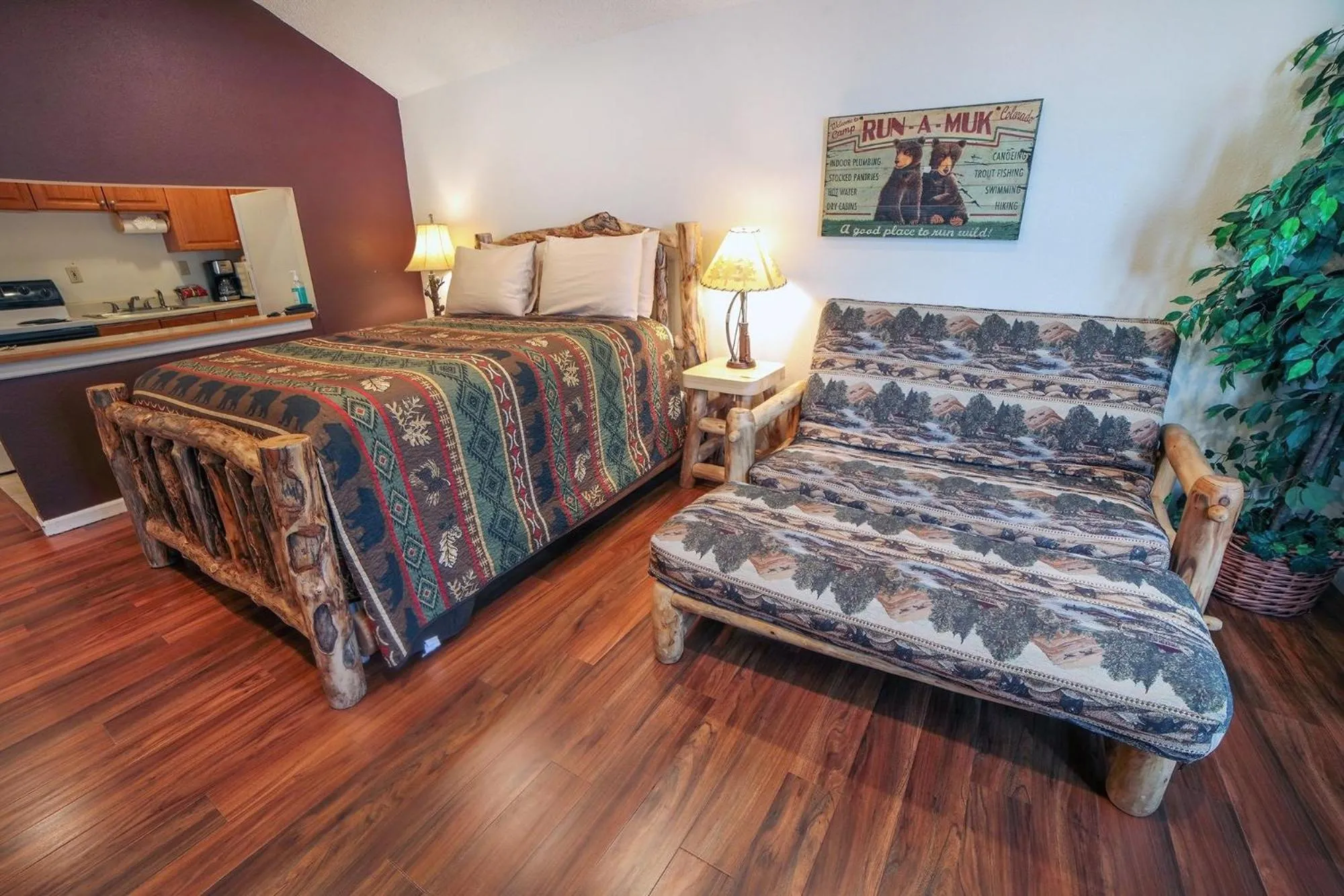 Bed in Fawn Valley Inn- 295 condo