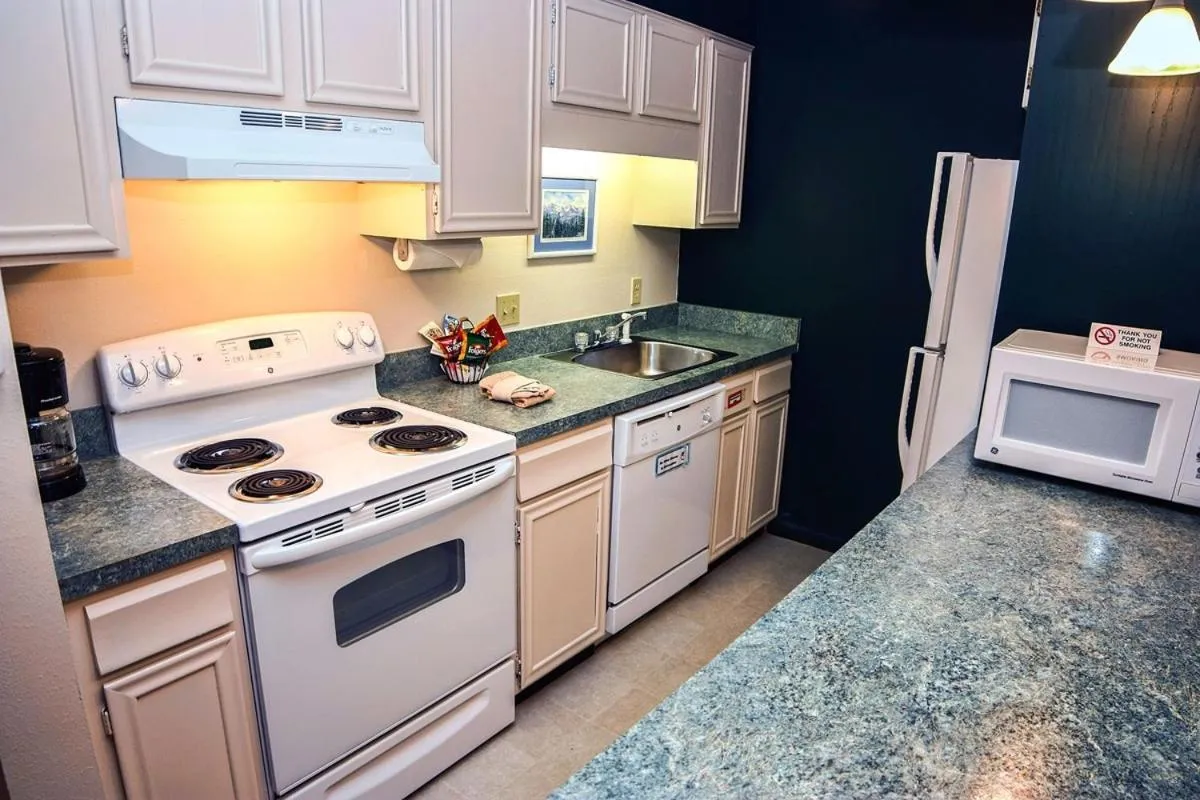 Kitchen or kitchenette in Fawn Valley Inn- 282 condo