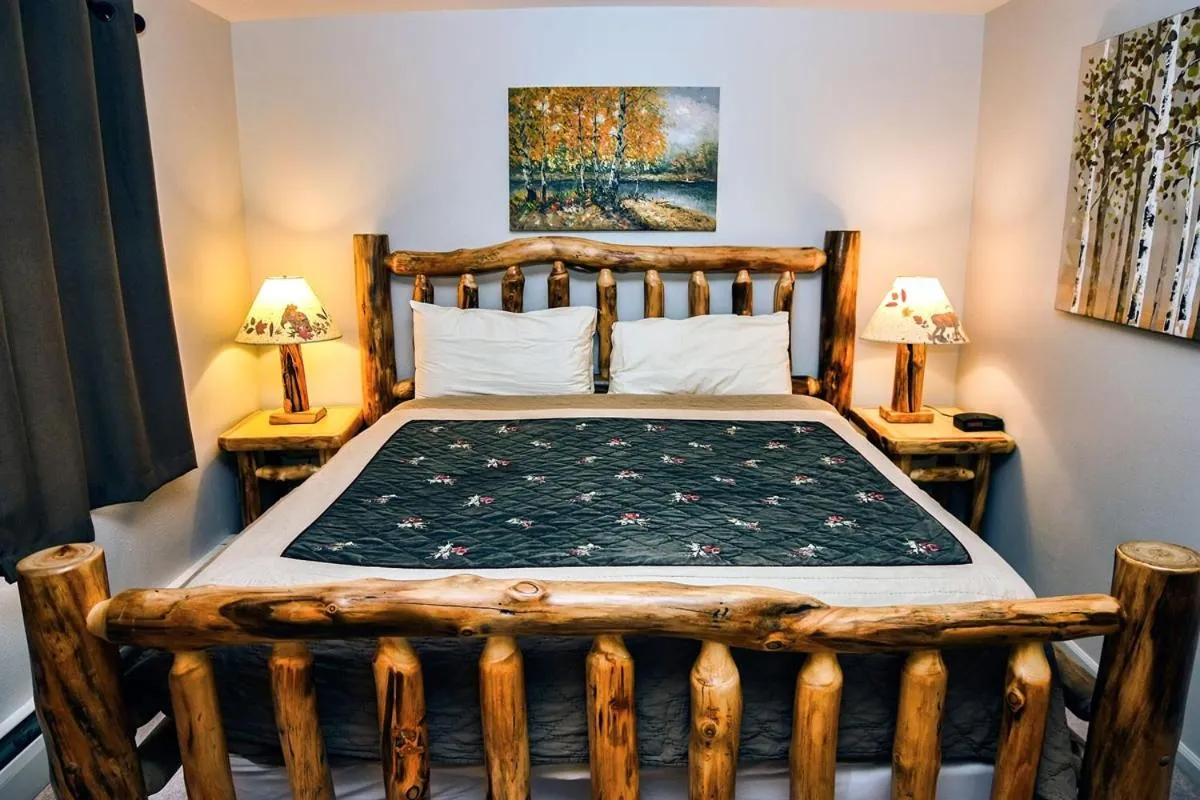 Bed in Fawn Valley Inn- 282 condo