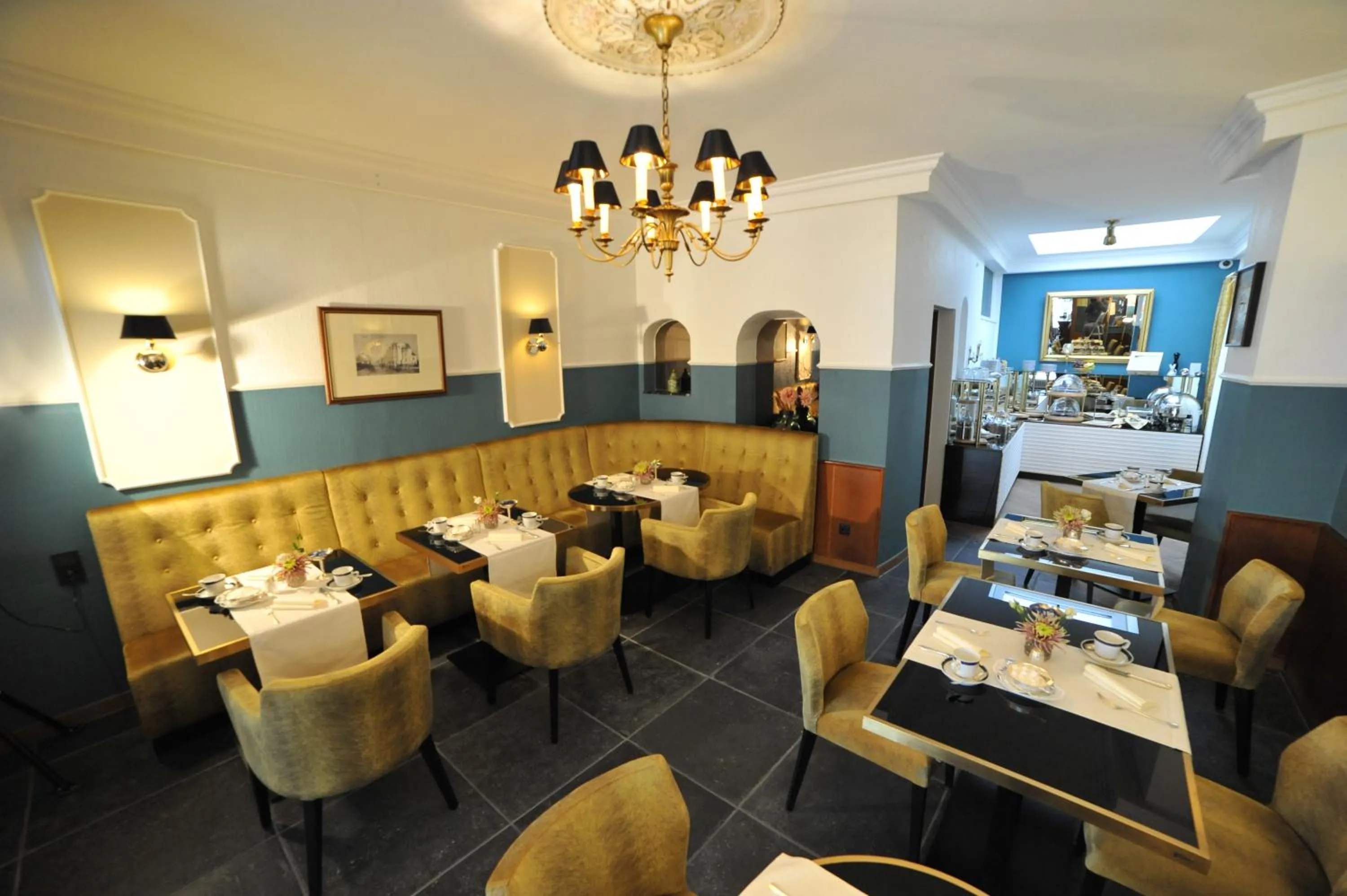 Restaurant/places to eat in Hotel Rheinischer Hof
