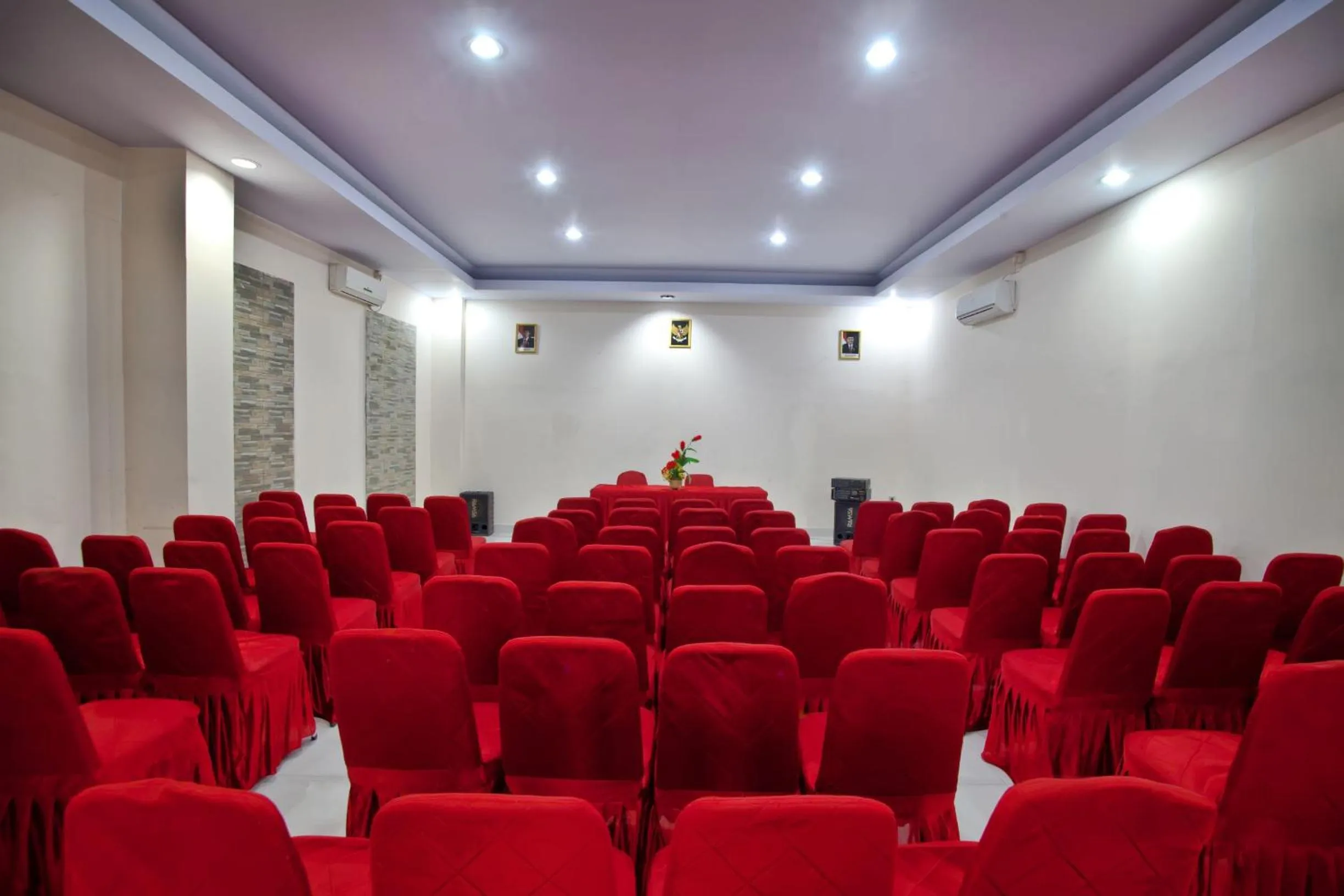 Business facilities in Swiss-Belcourt Makassar