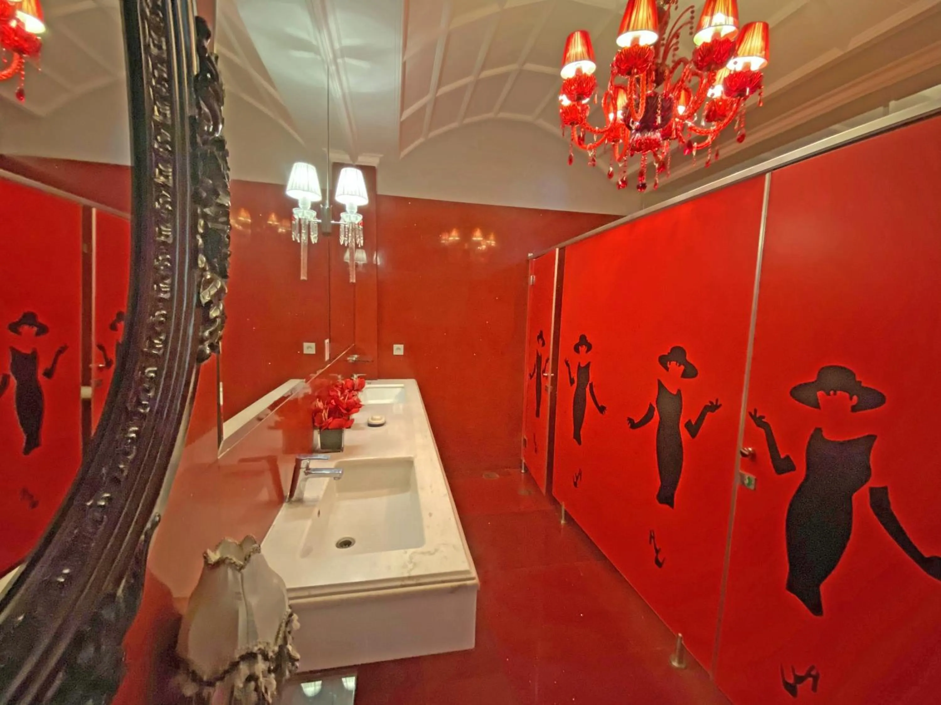 Bathroom in Swiss-Belcourt Makassar
