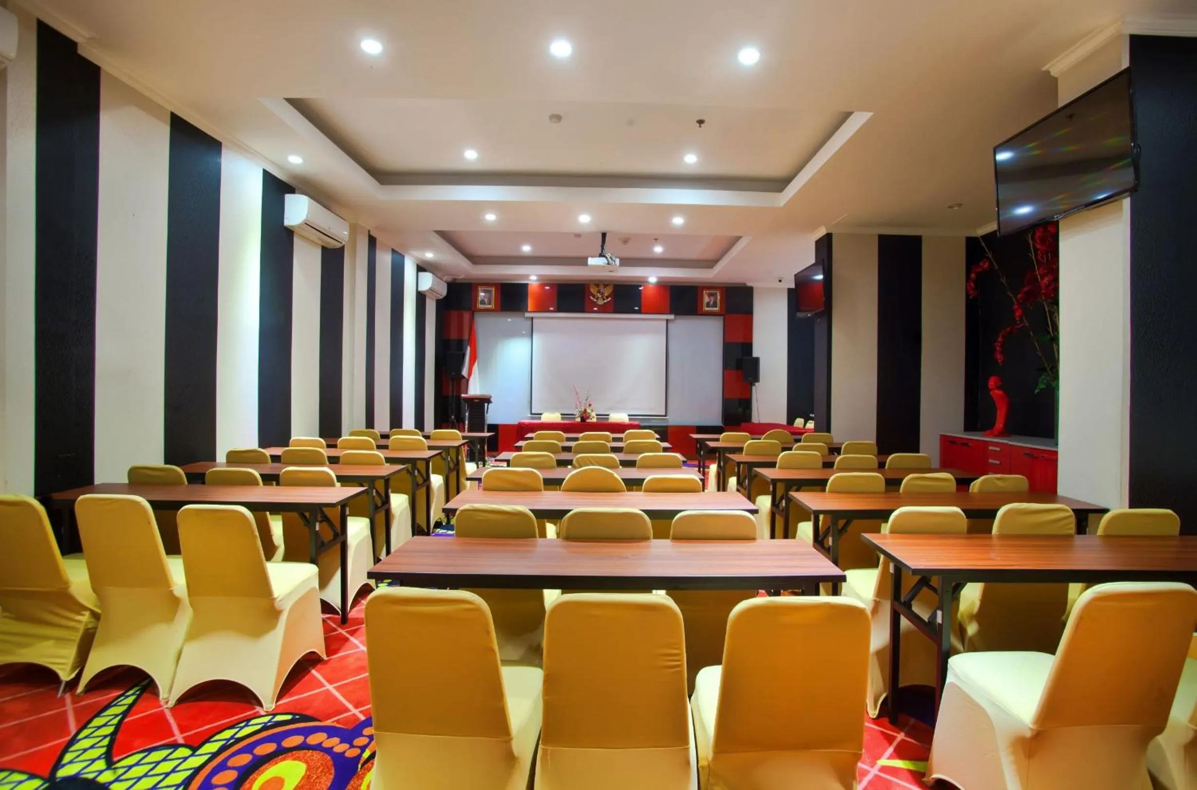 Business facilities in Swiss-Belcourt Makassar