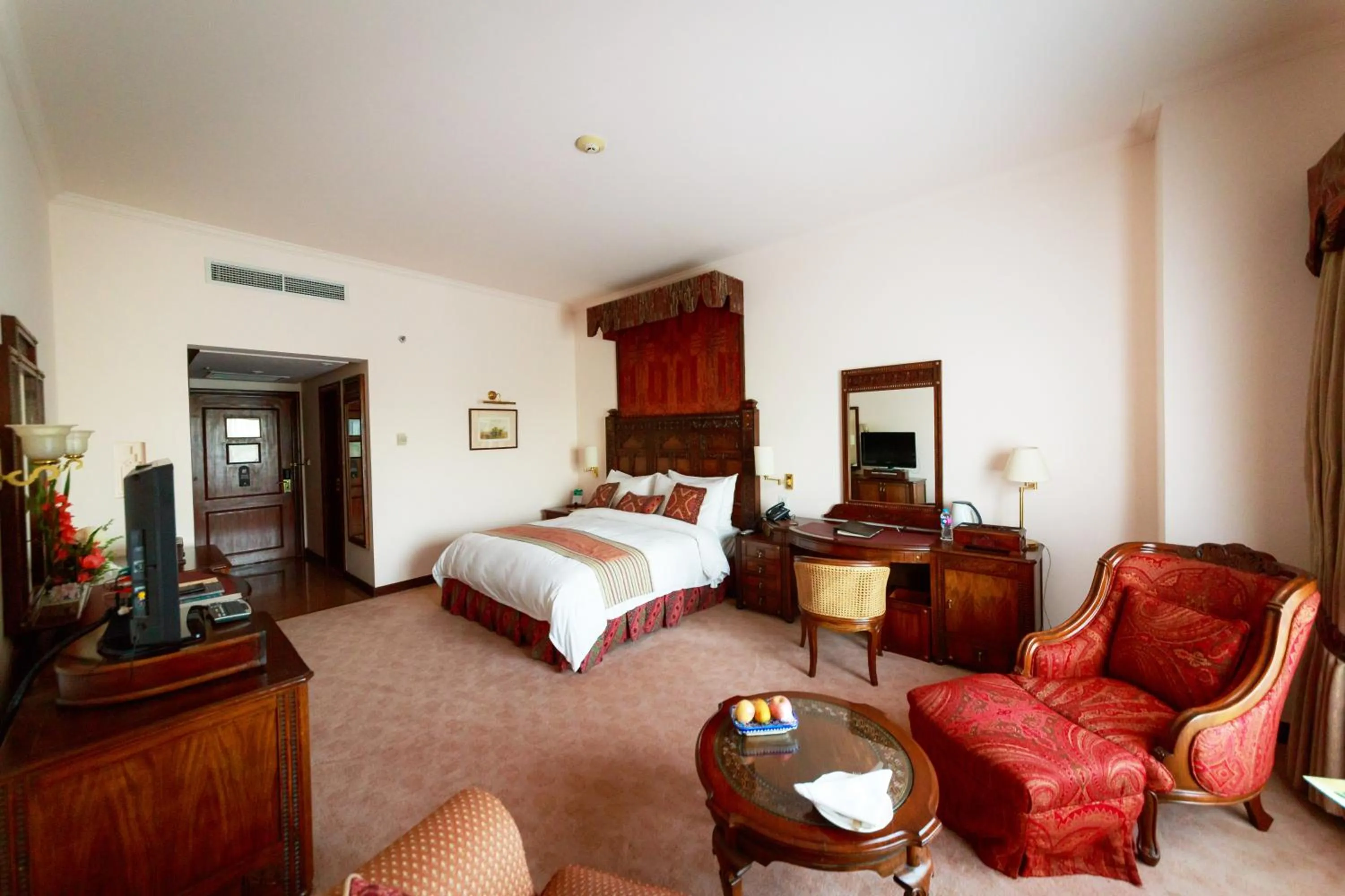 Bed in Islamabad Serena Hotel