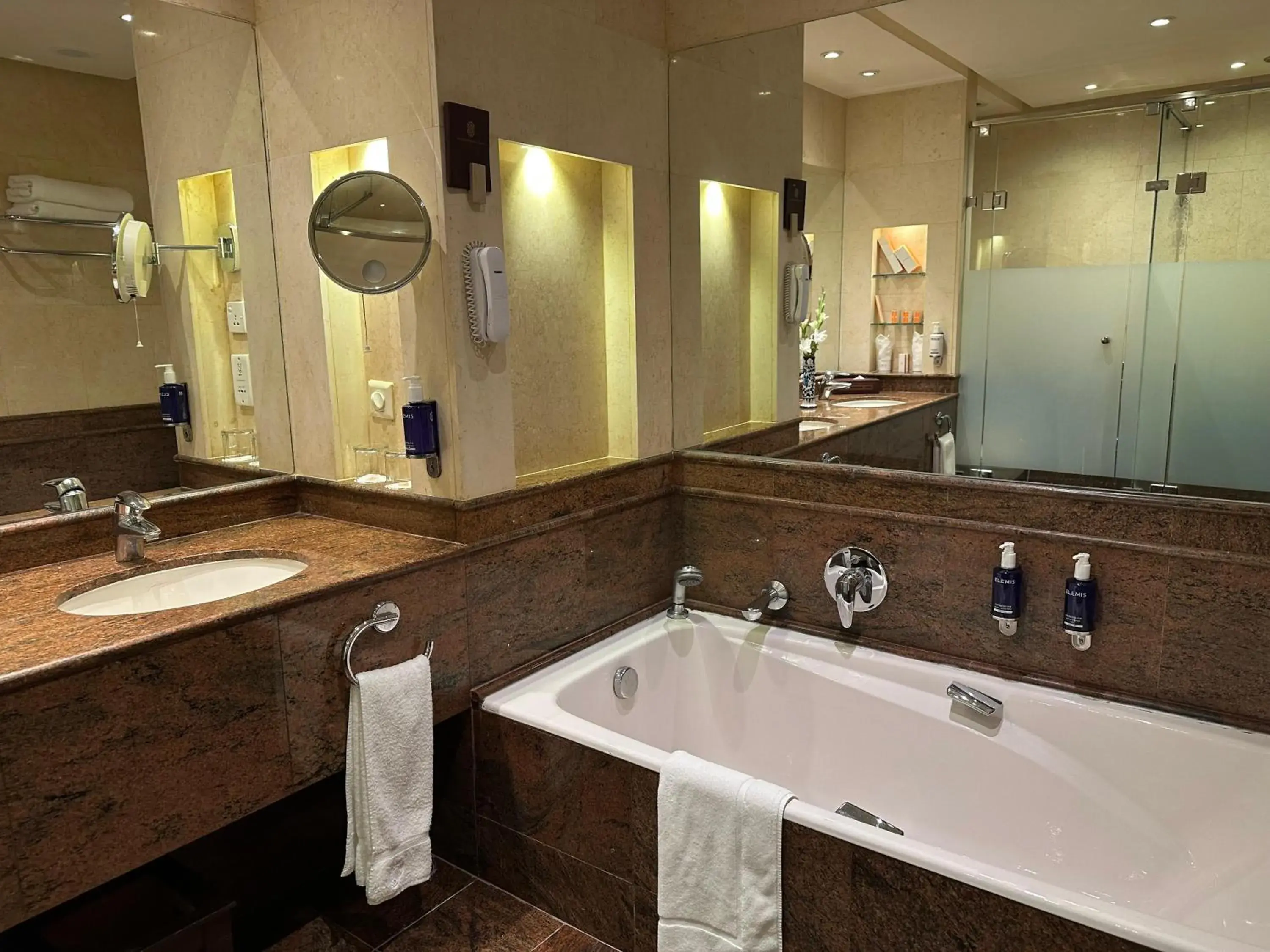 Executive Twin Room in Islamabad Serena Hotel Executive Twin Room in Islamabad Serena Hotel