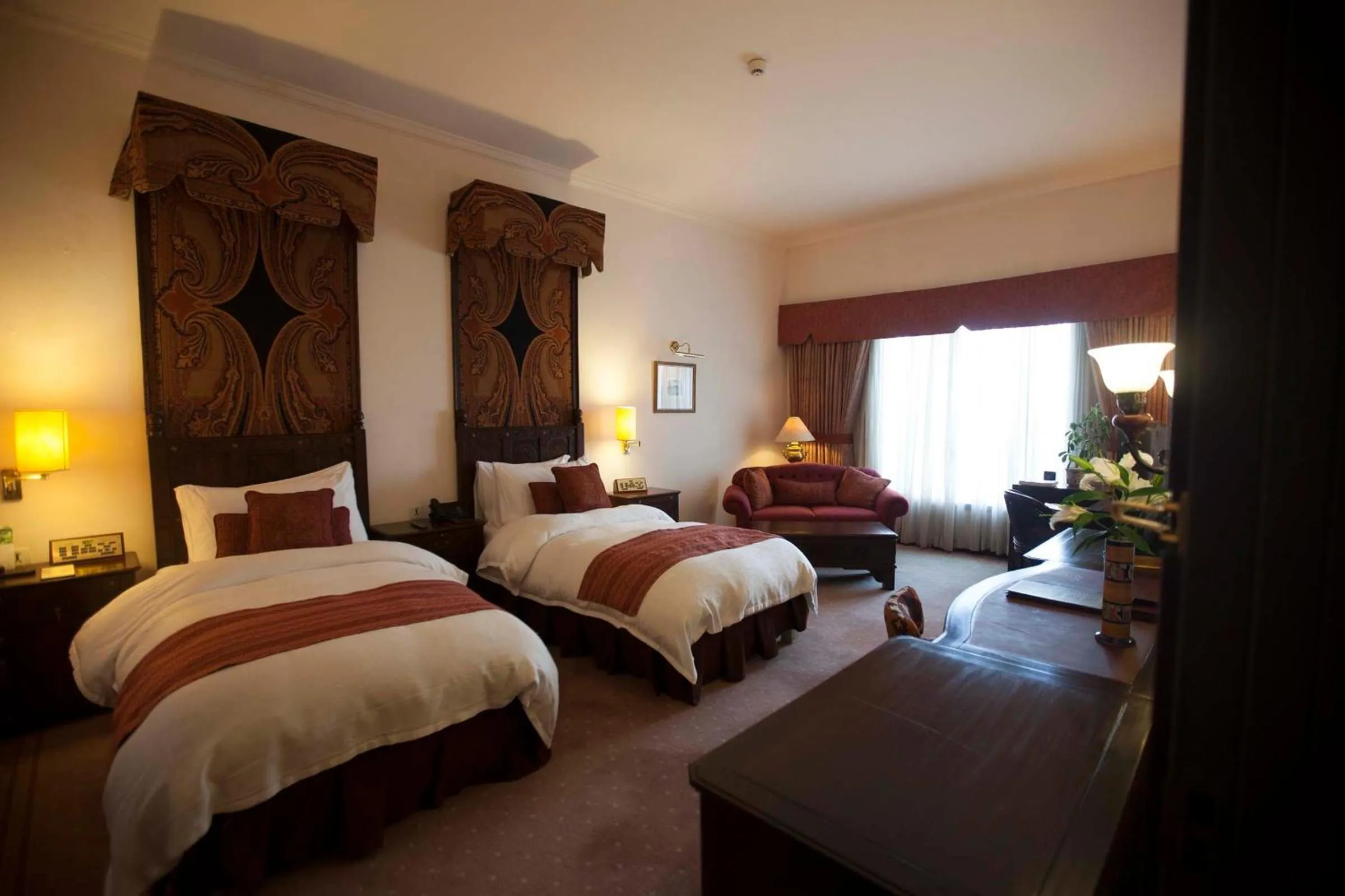 Photo of the whole room, Bed in Islamabad Serena Hotel