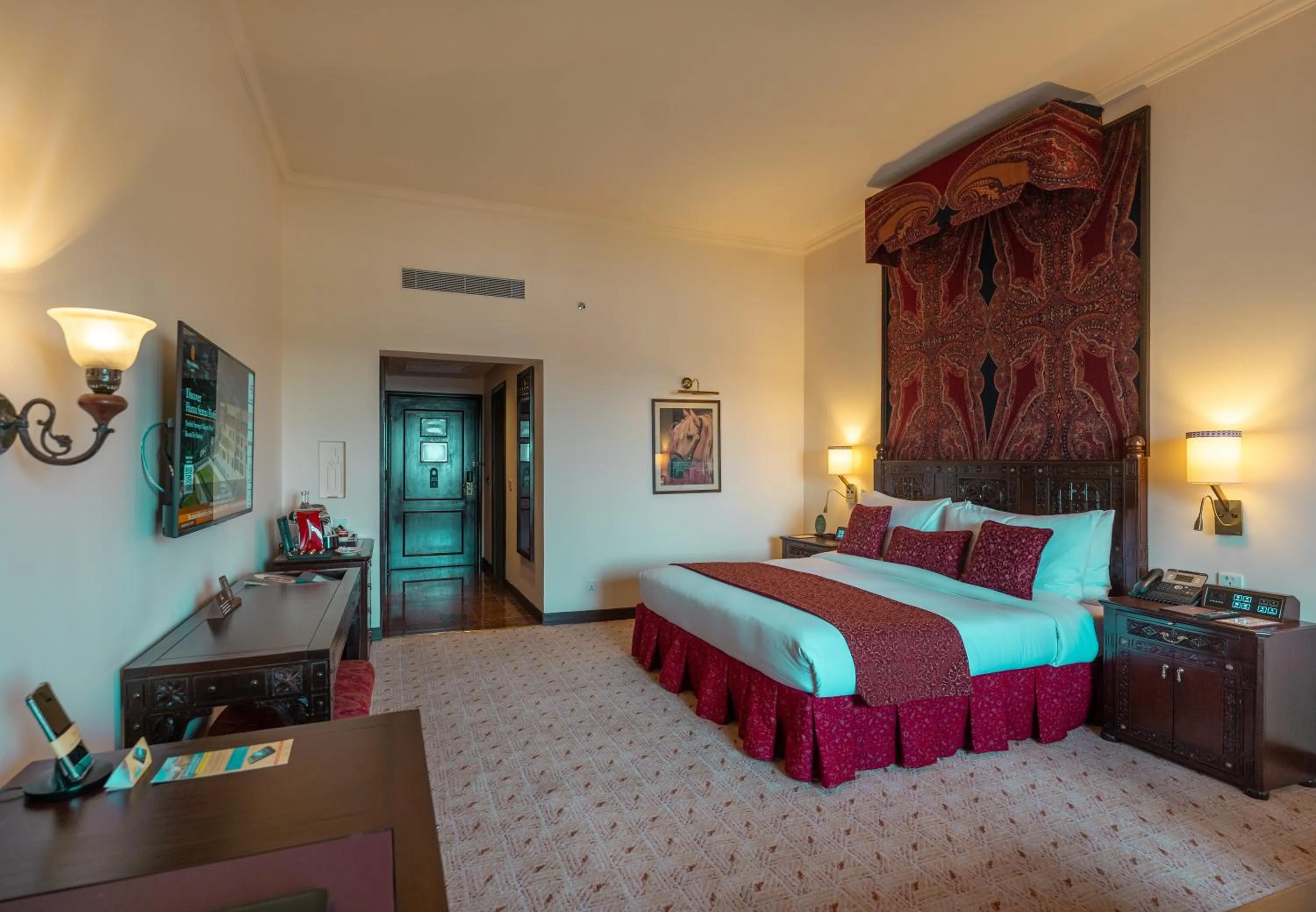 Bedroom, Bed in Islamabad Serena Hotel