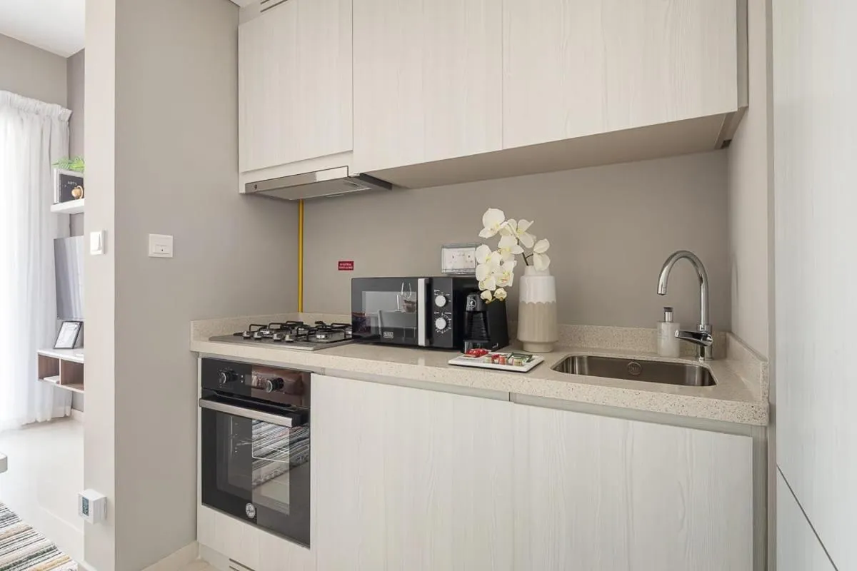 Kitchen or kitchenette in Frank Porter - Zada Tower
