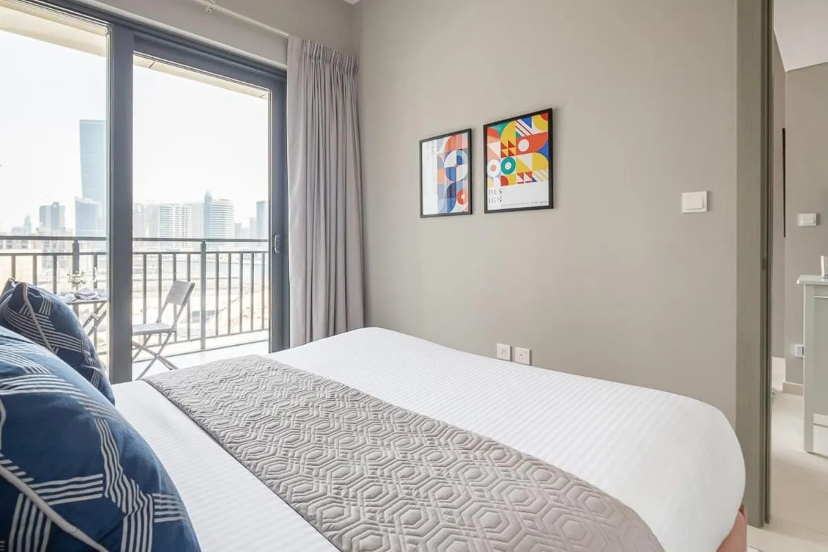 Bed in Frank Porter - Zada Tower