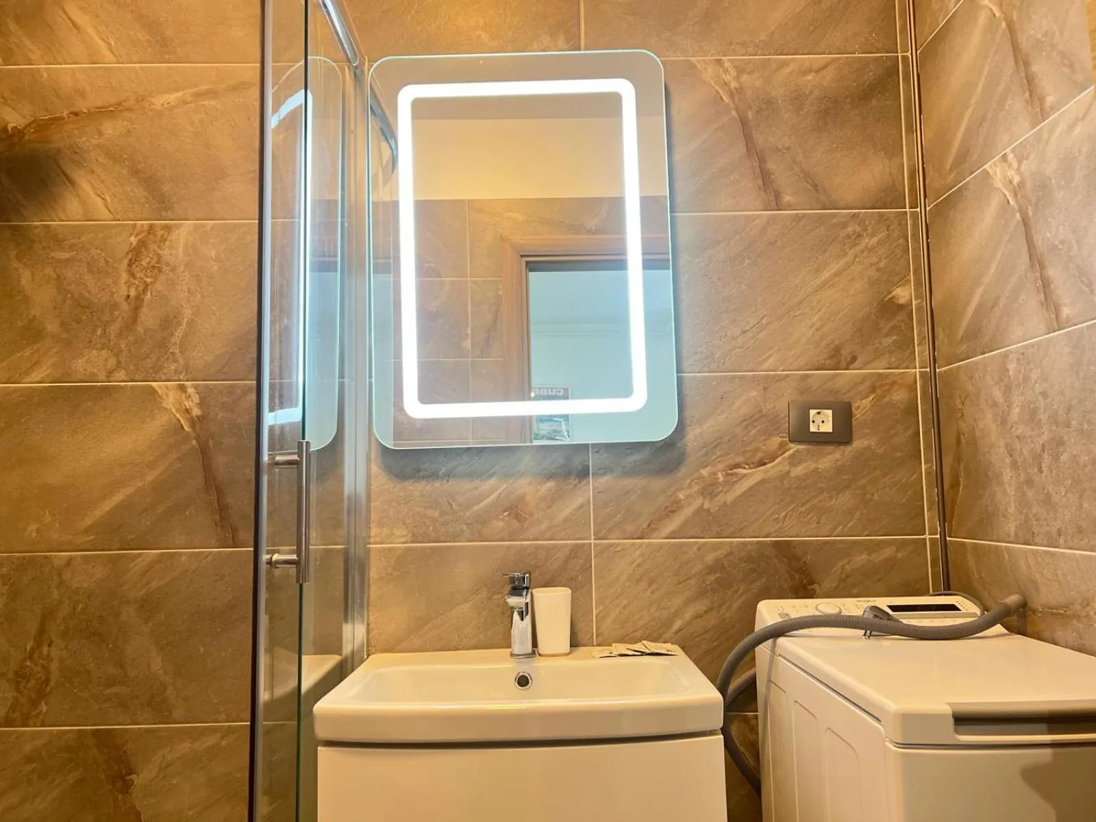 Shower in Aparthotel Ella Mamaia