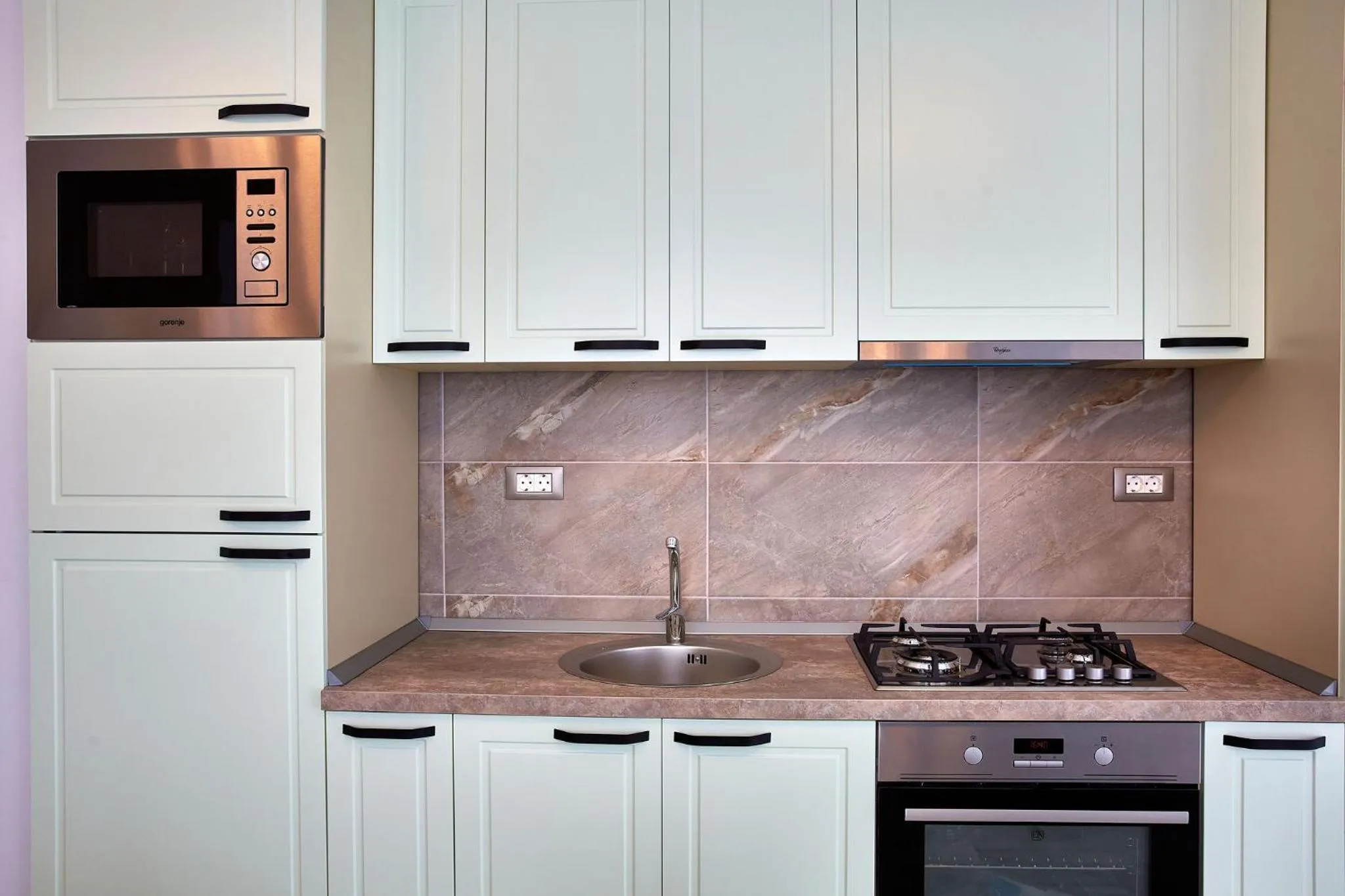 Kitchen or kitchenette in Aparthotel Ella Mamaia