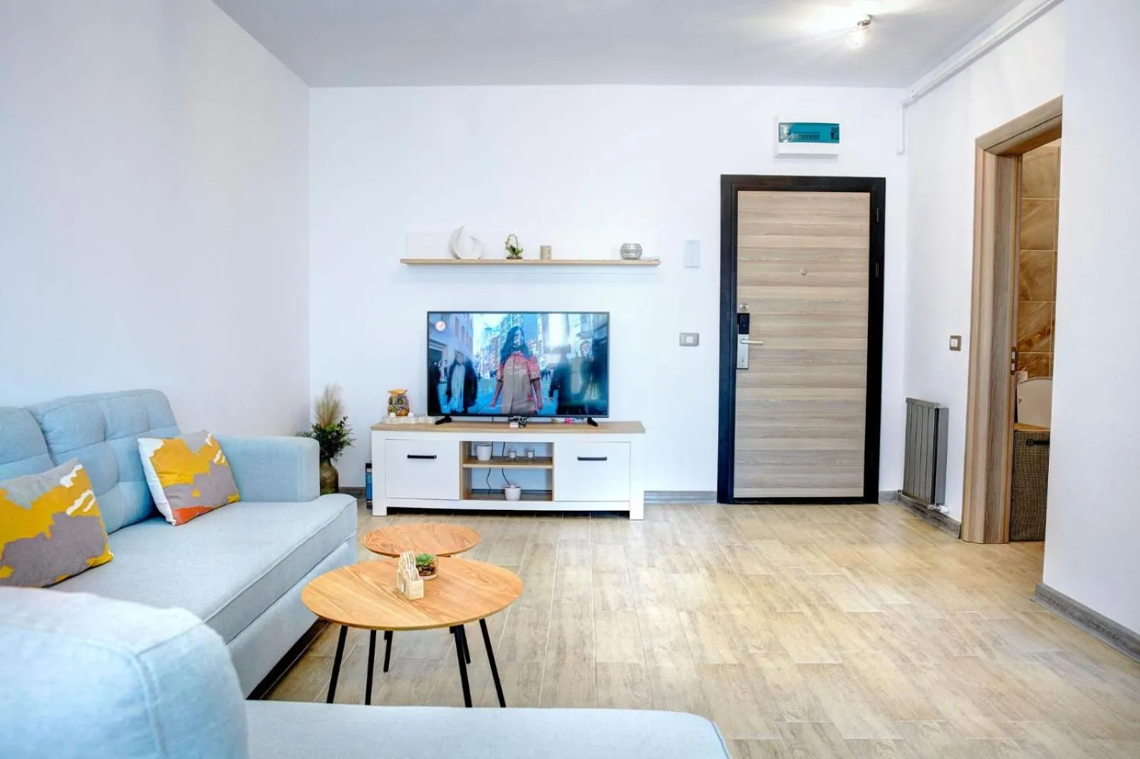 TV and multimedia in Aparthotel Ella Mamaia