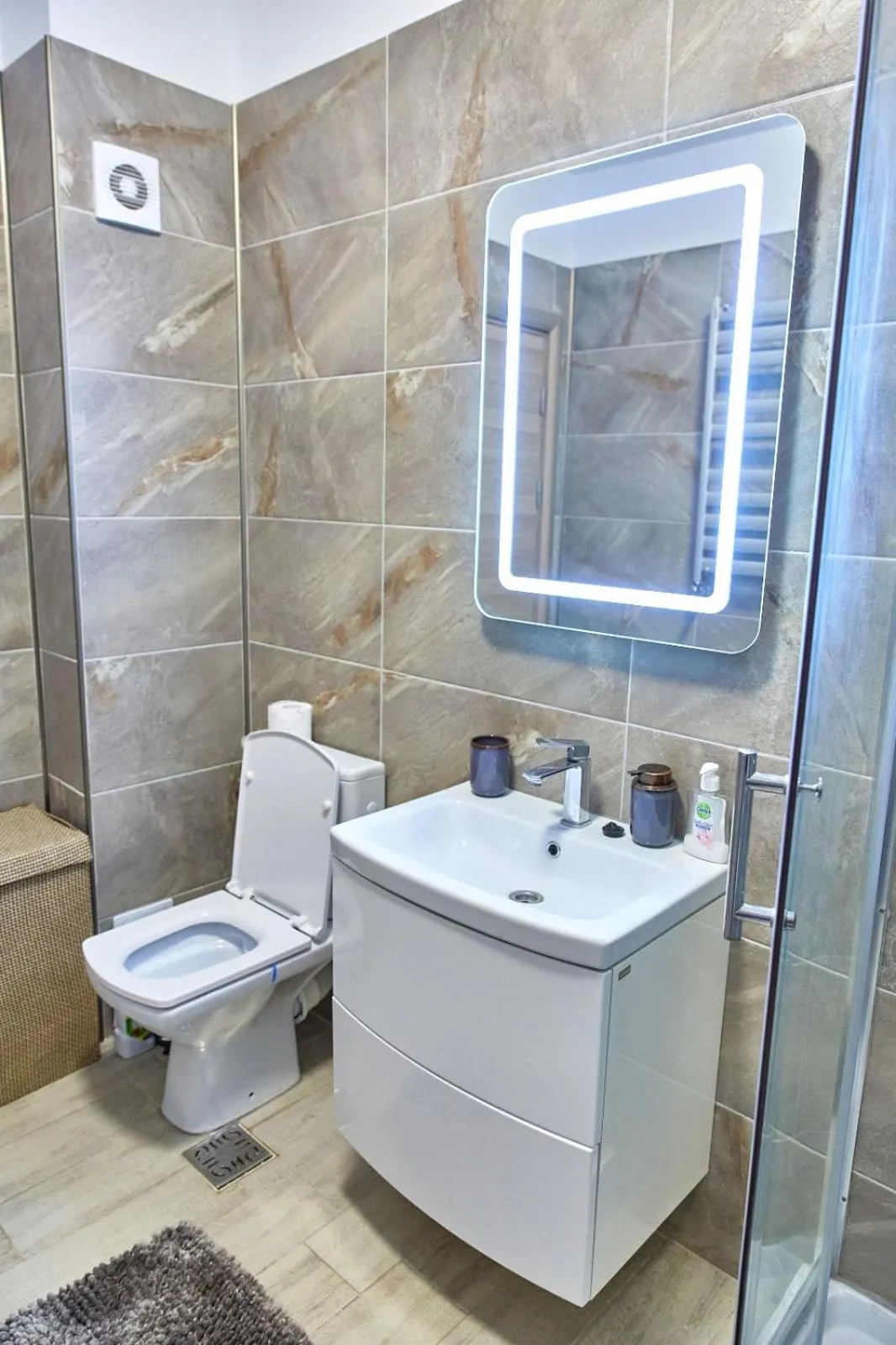 Toilet in Aparthotel Ella Mamaia