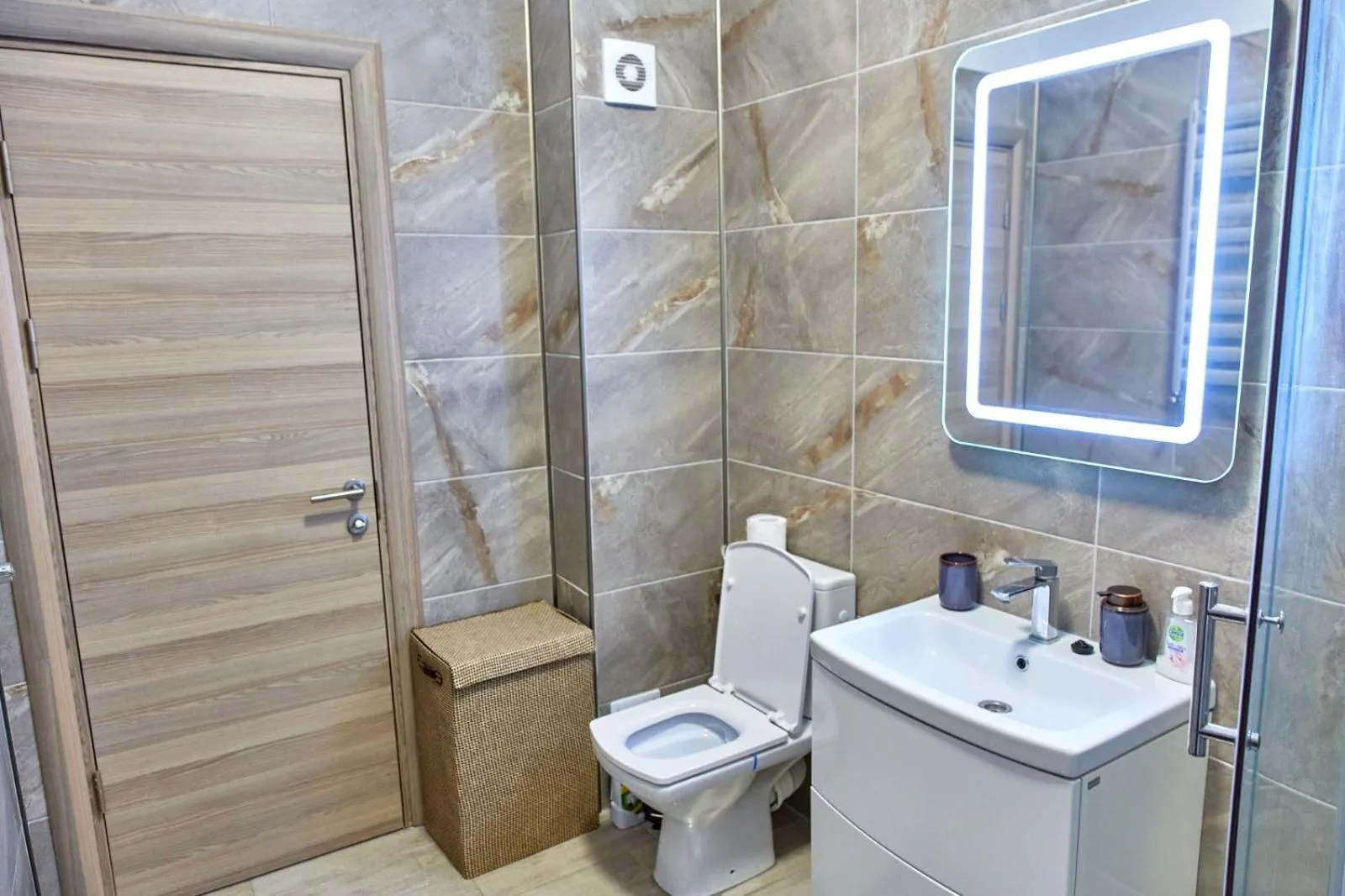 Toilet in Aparthotel Ella Mamaia