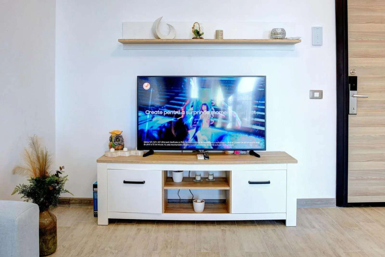 TV and multimedia in Aparthotel Ella Mamaia