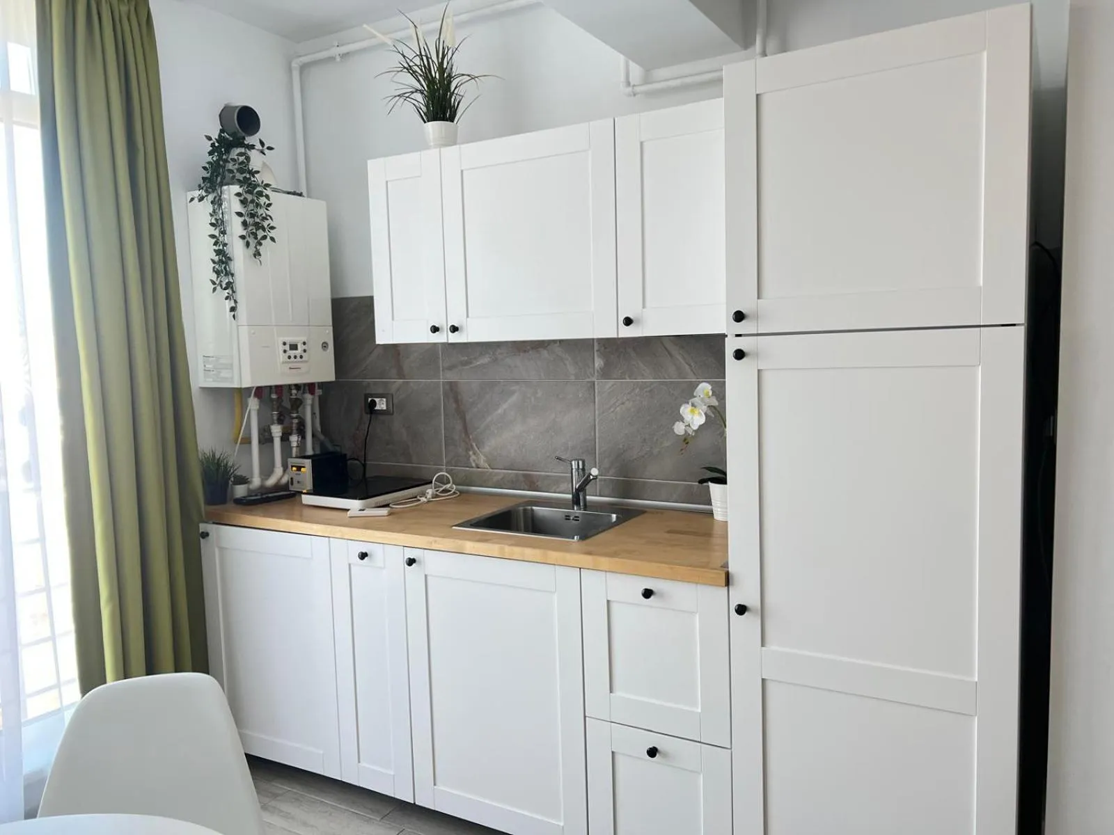 Kitchen or kitchenette in Aparthotel Ella Mamaia
