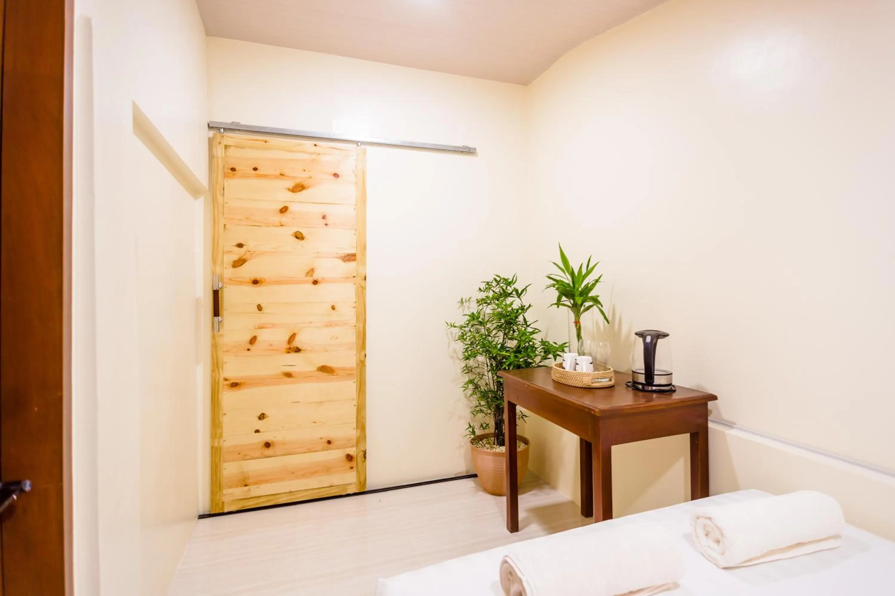 Bedroom, Bed in ALONA BEACH SIDE INN