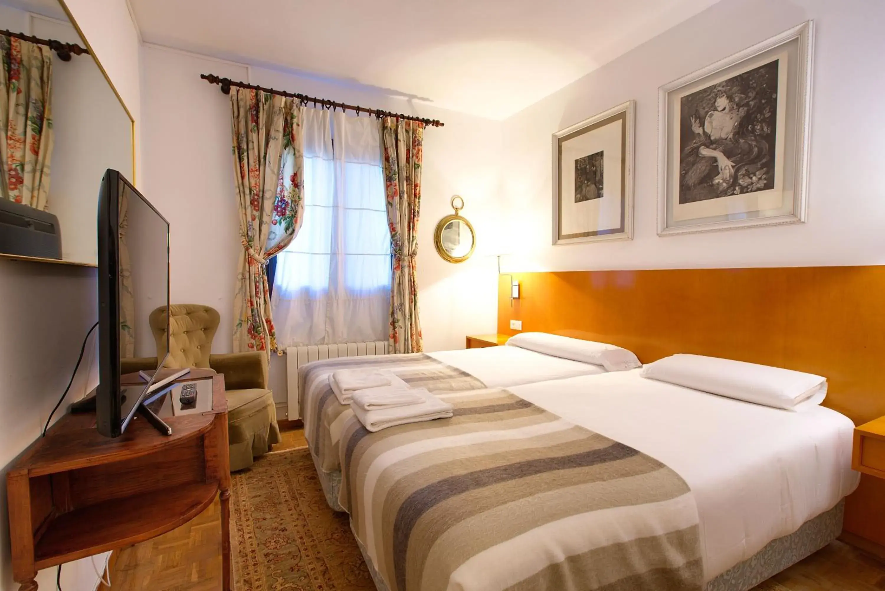Standard Quadruple Room in Hotel Rural Victoria by Bossh! Hotels Standard Quadruple Room in Hotel Rural Victoria by Bossh! Hotels