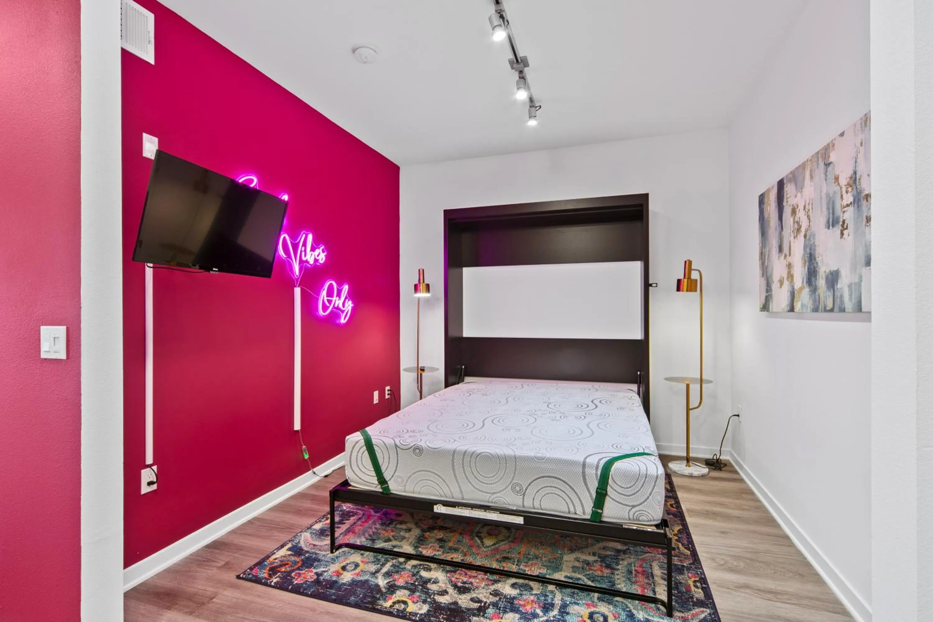 Bed in Fairfax District Chic City Oasis 2 BR Apt with Den 136