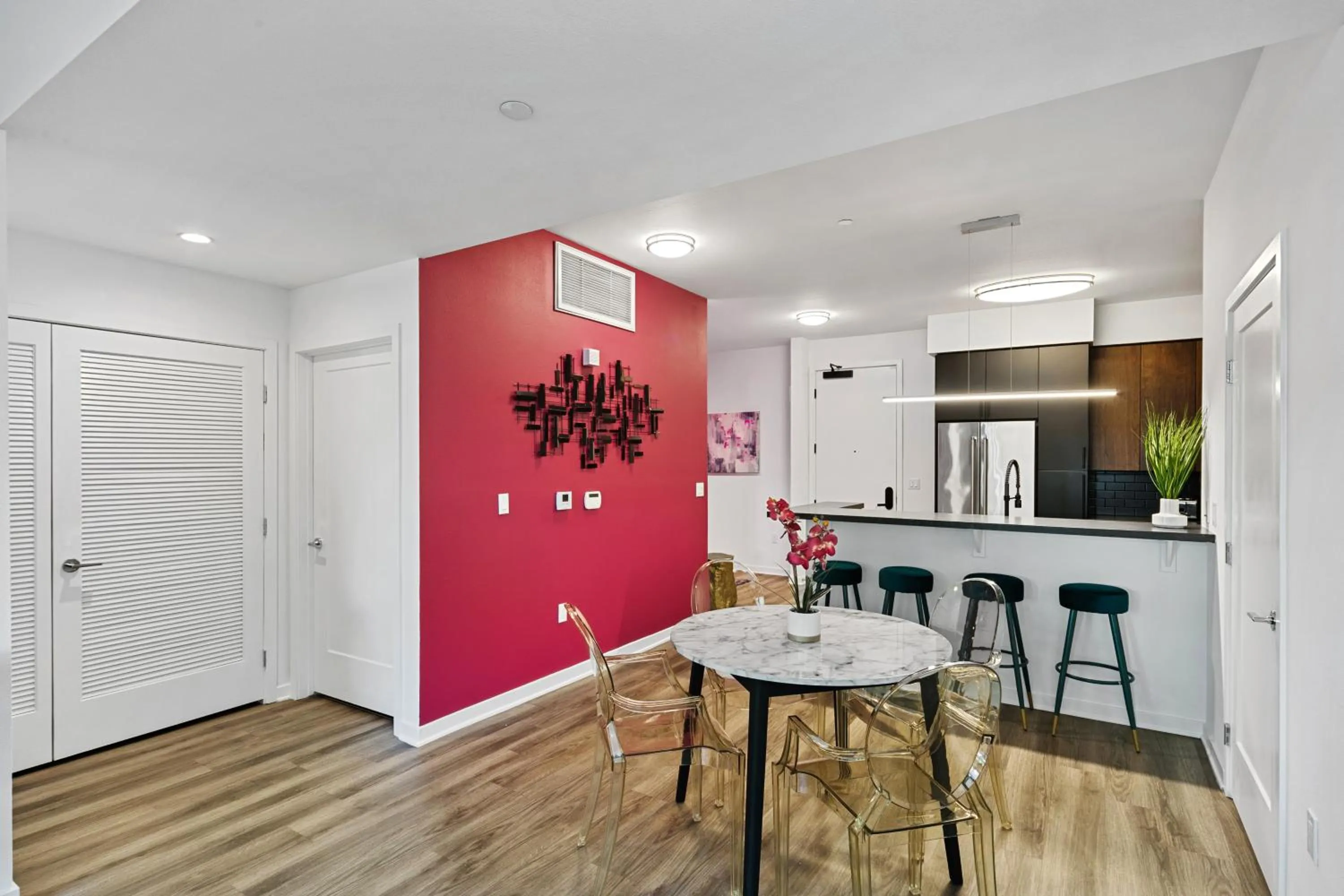 Fairfax District Chic City Oasis 2 BR Apt with Den 136