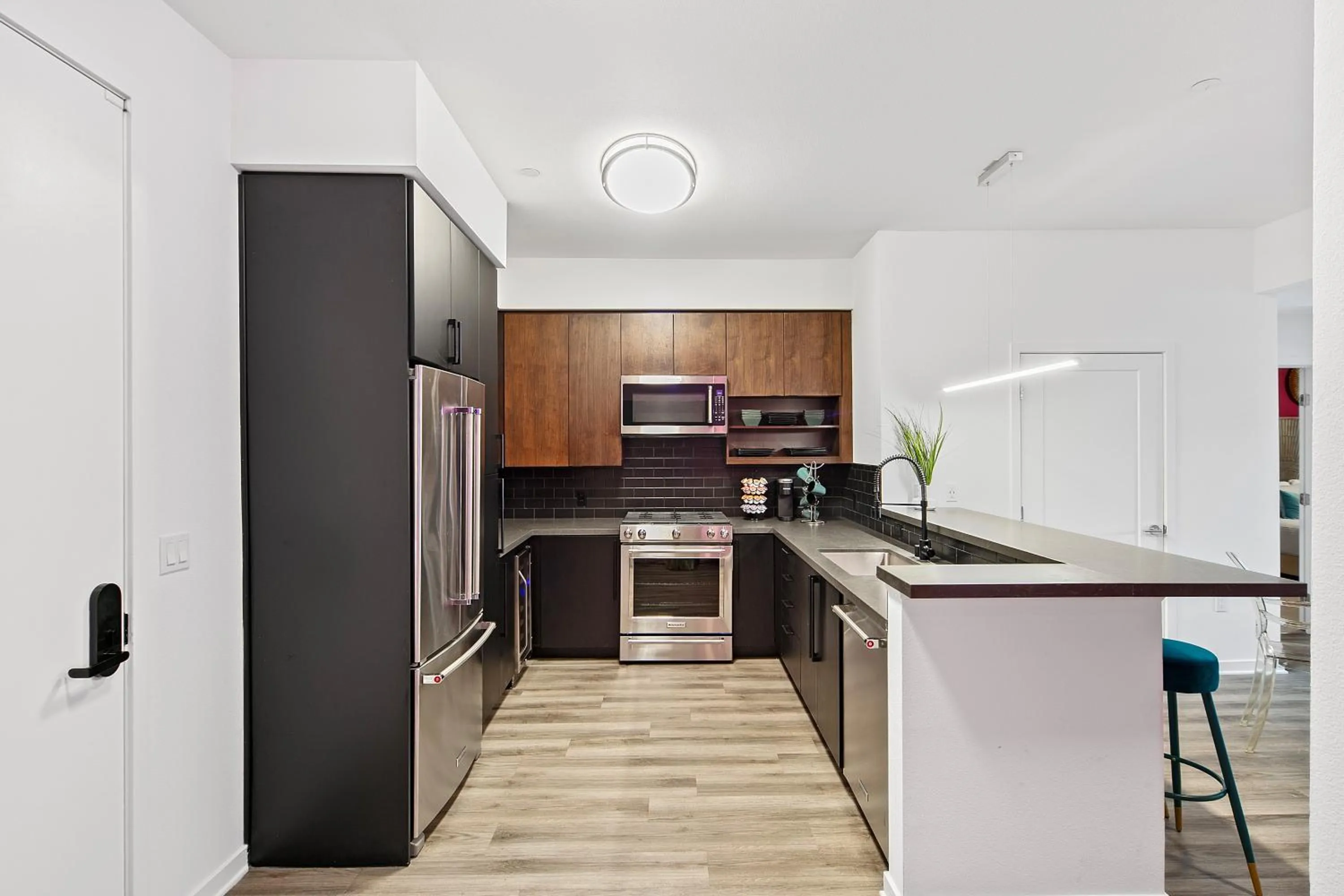 Fairfax District Chic City Oasis 2 BR Apt with Den 136