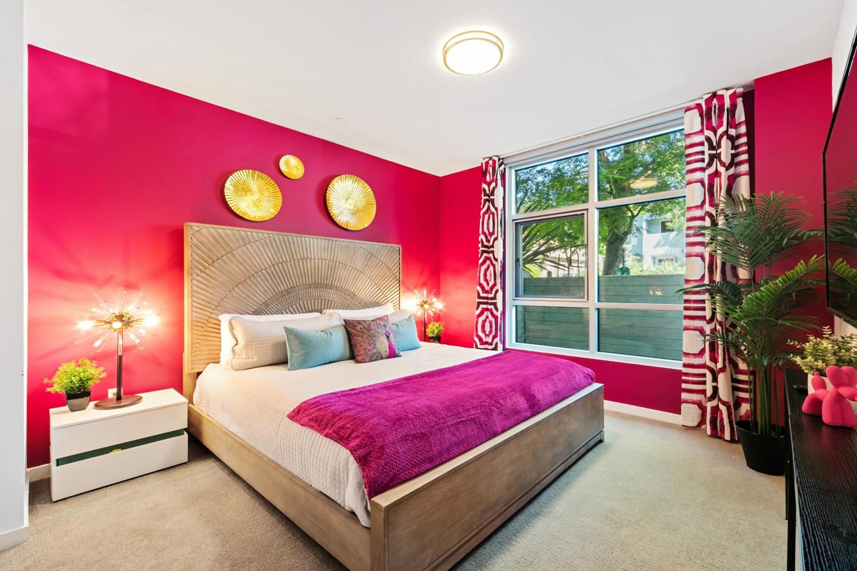 Bed in Fairfax District Chic City Oasis 2 BR Apt with Den 136