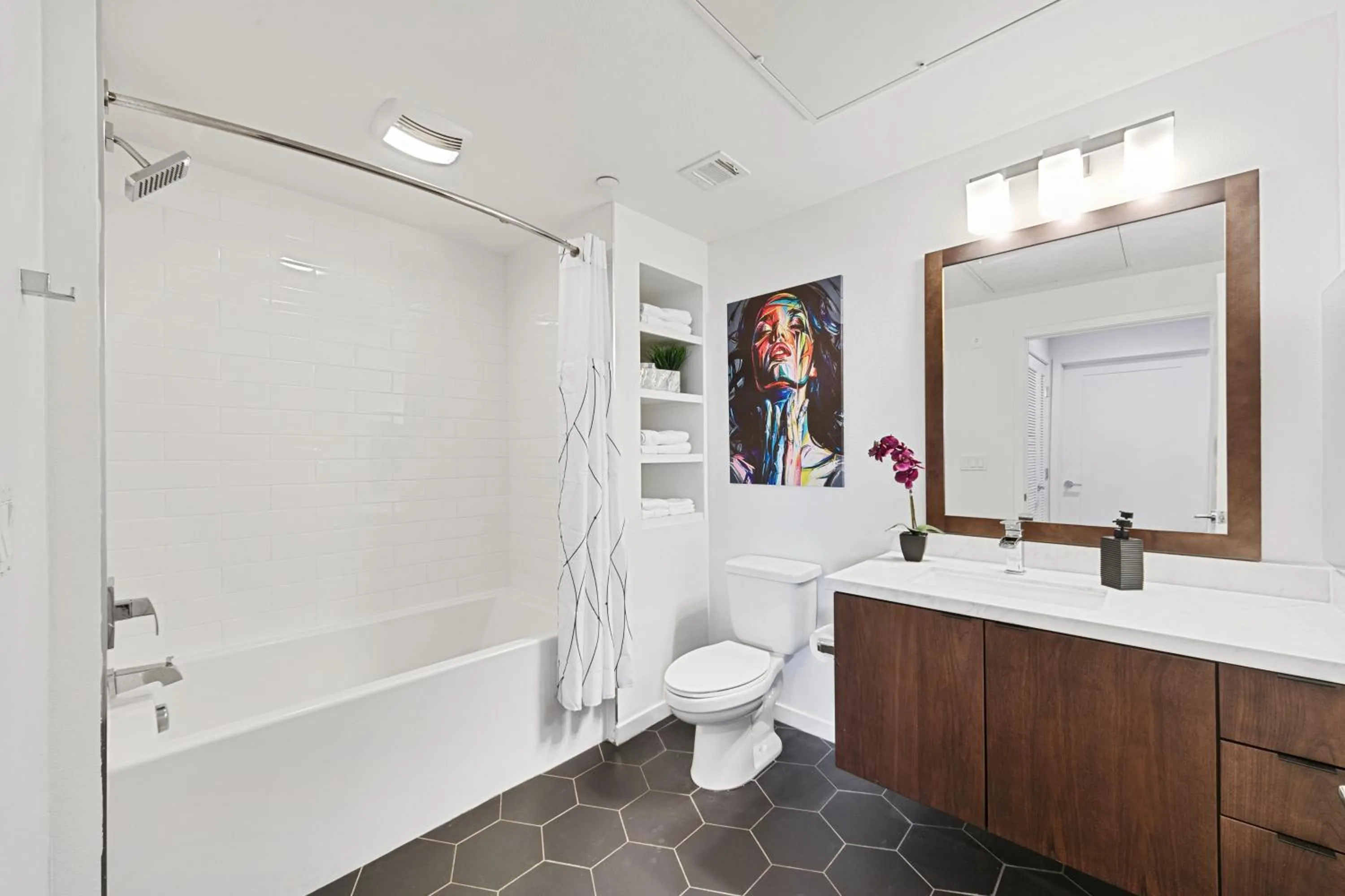 Fairfax District Chic City Oasis 2 BR Apt with Den 136