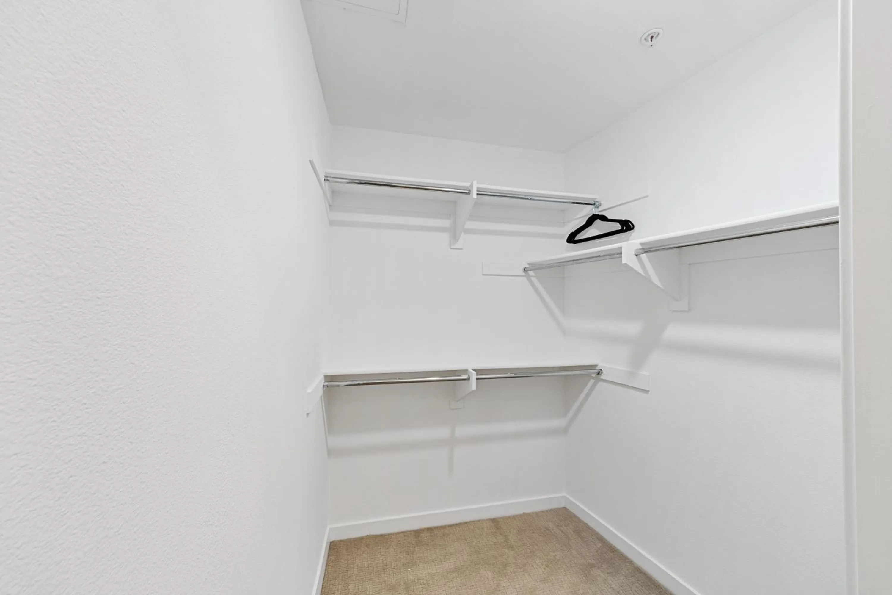 Fairfax District Chic City Oasis 2 BR Apt with Den 136
