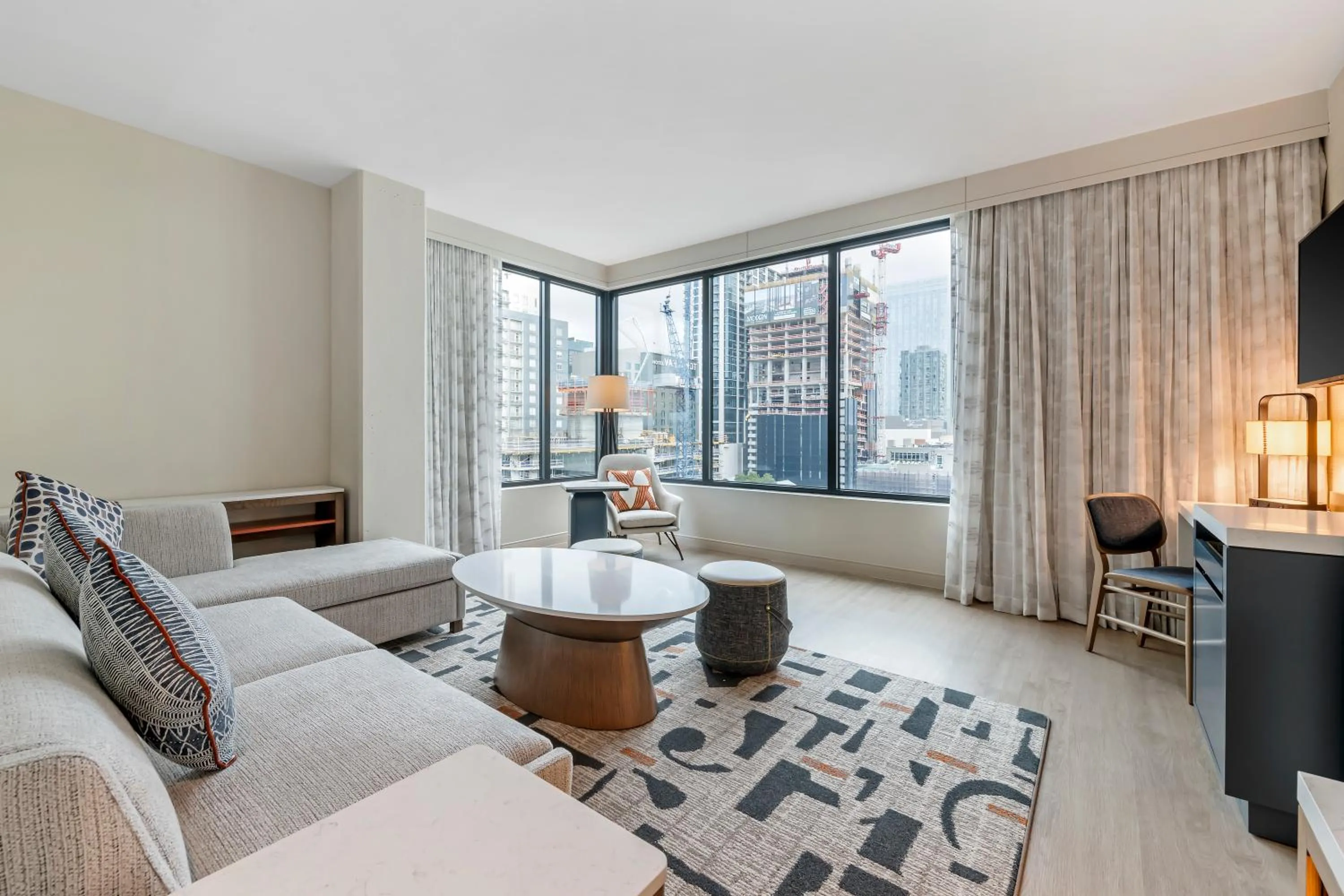 Living room in Cambria Hotel Austin Downtown