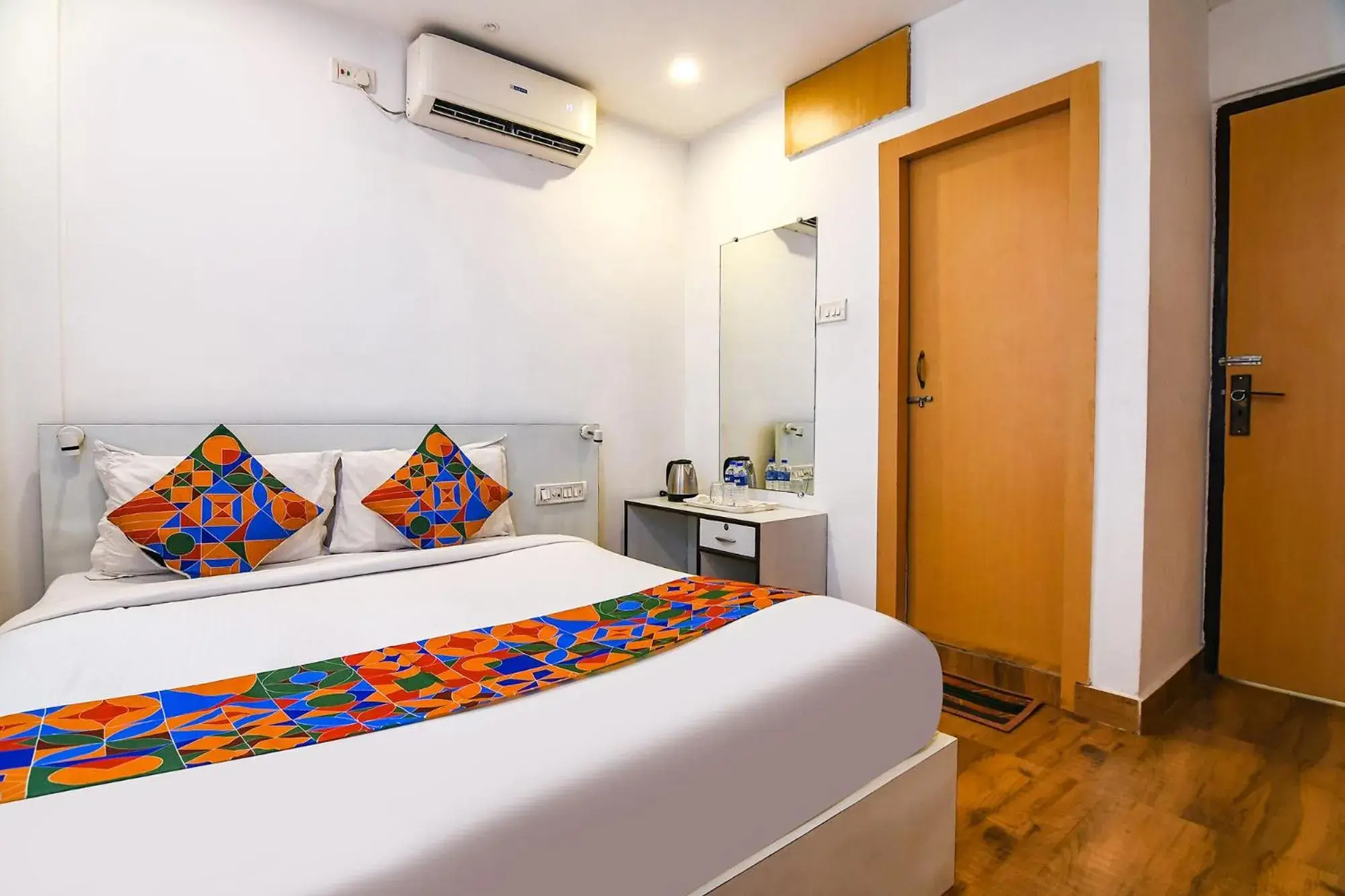 Superior Double Room - single occupancy in FabHotel Globe Express - Nr Ruby Hospital Superior Double Room - single occupancy in FabHotel Globe Express - Nr Ruby Hospital