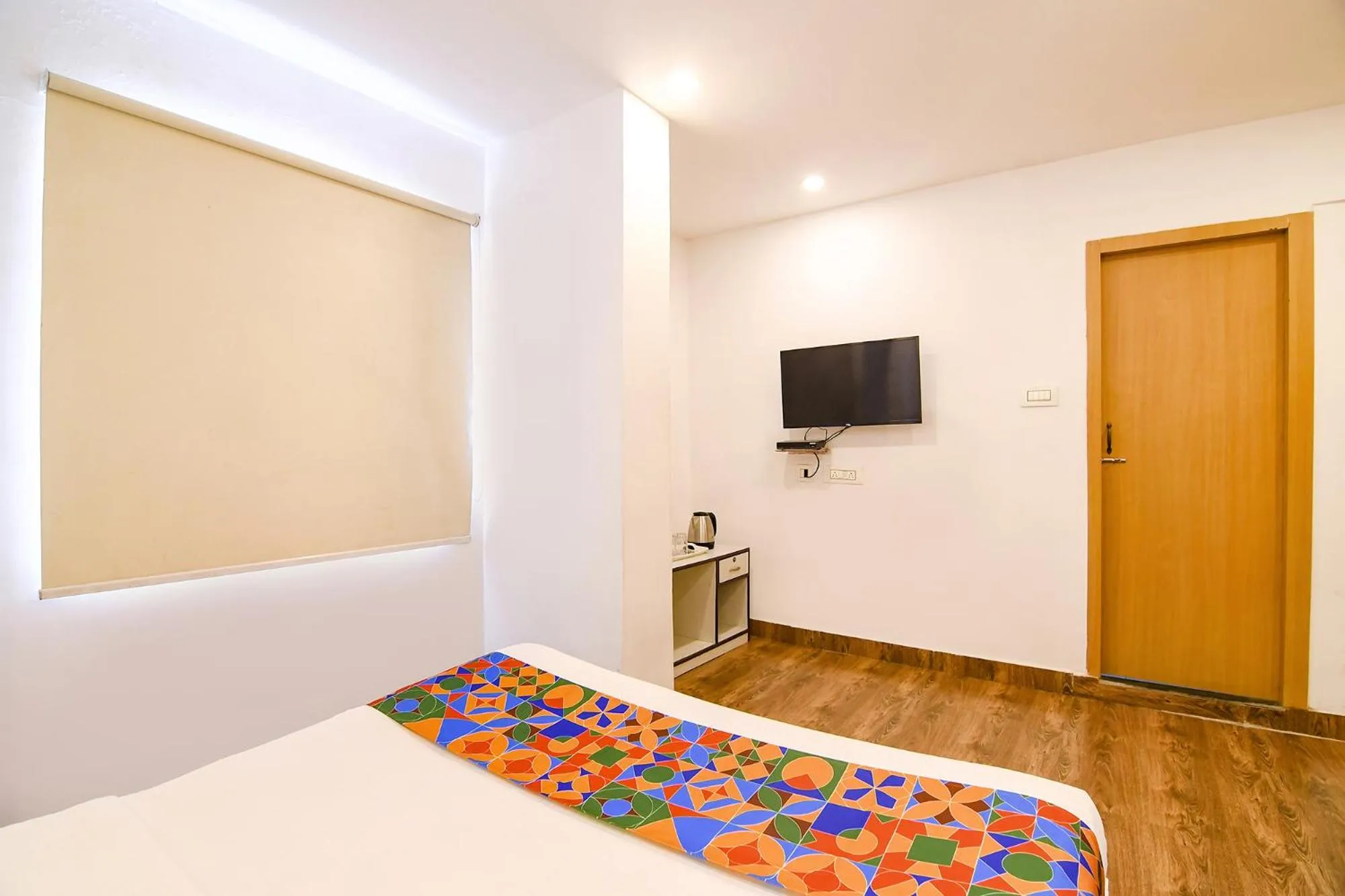 Bed in FabHotel Globe Express - Nr Ruby Hospital