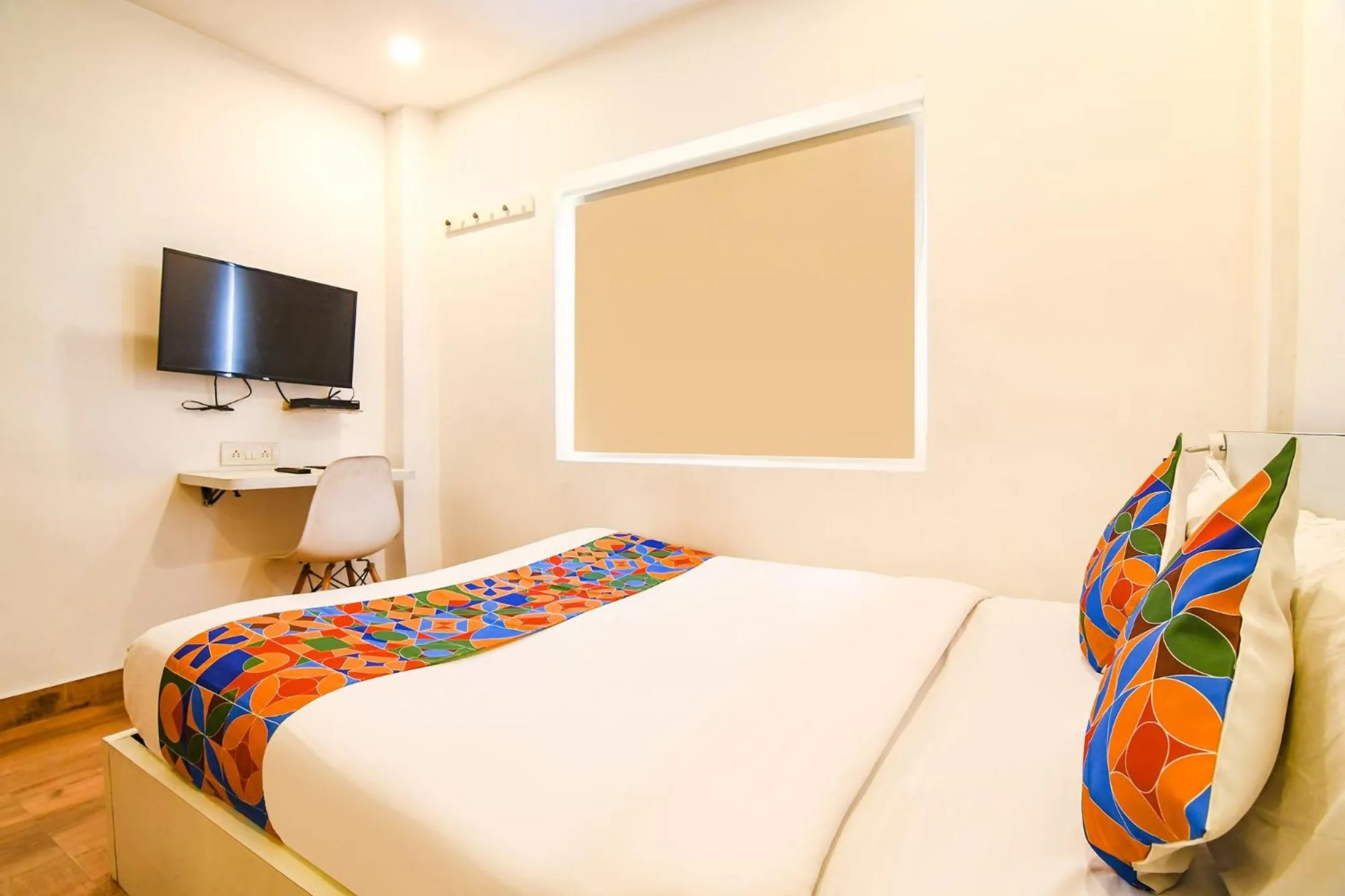 Bed in FabHotel Globe Express - Nr Ruby Hospital