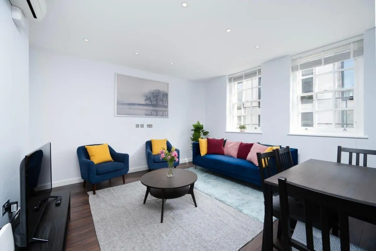 Stylish 3BR Flat in the Heart of Soho London