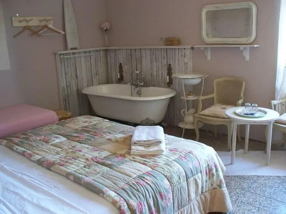 Photo of the whole room, Bed in Casa Rosalie