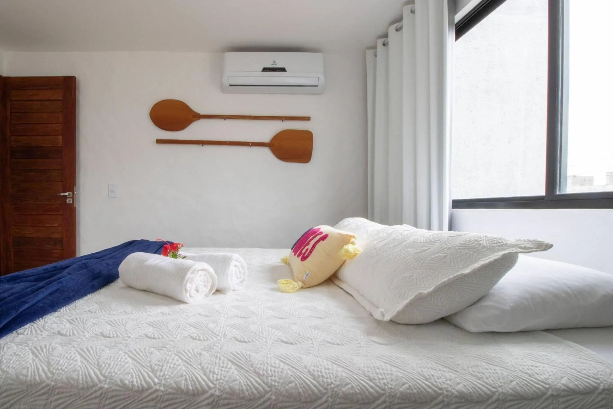 Bathroom, Bed in Casa Milagres 03 suítes - a 300m da Praia