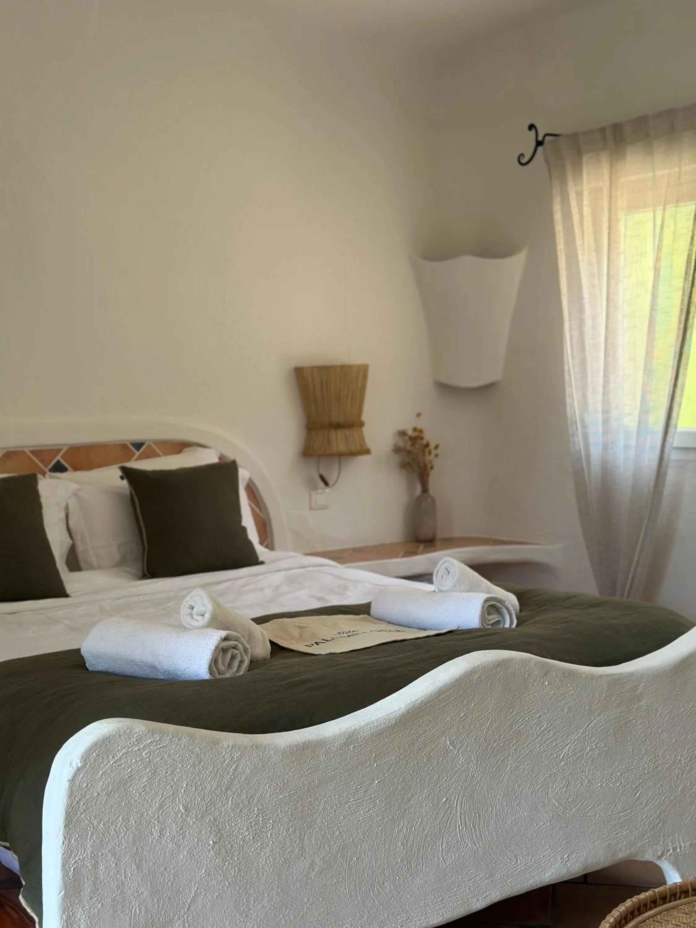 Bedroom, Bed in Hôtel Palombaggia