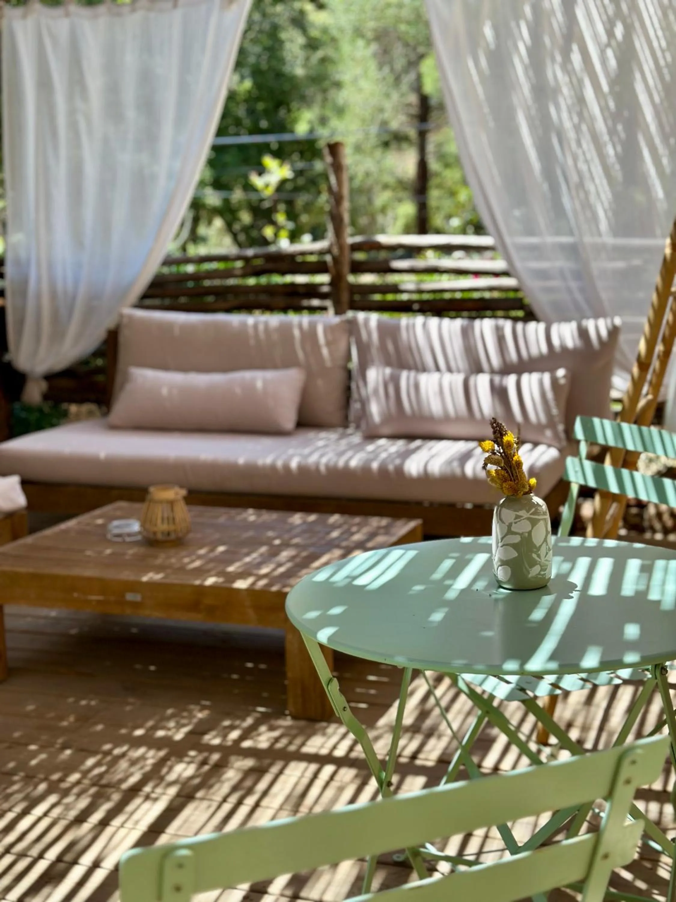 Patio in Hôtel Palombaggia