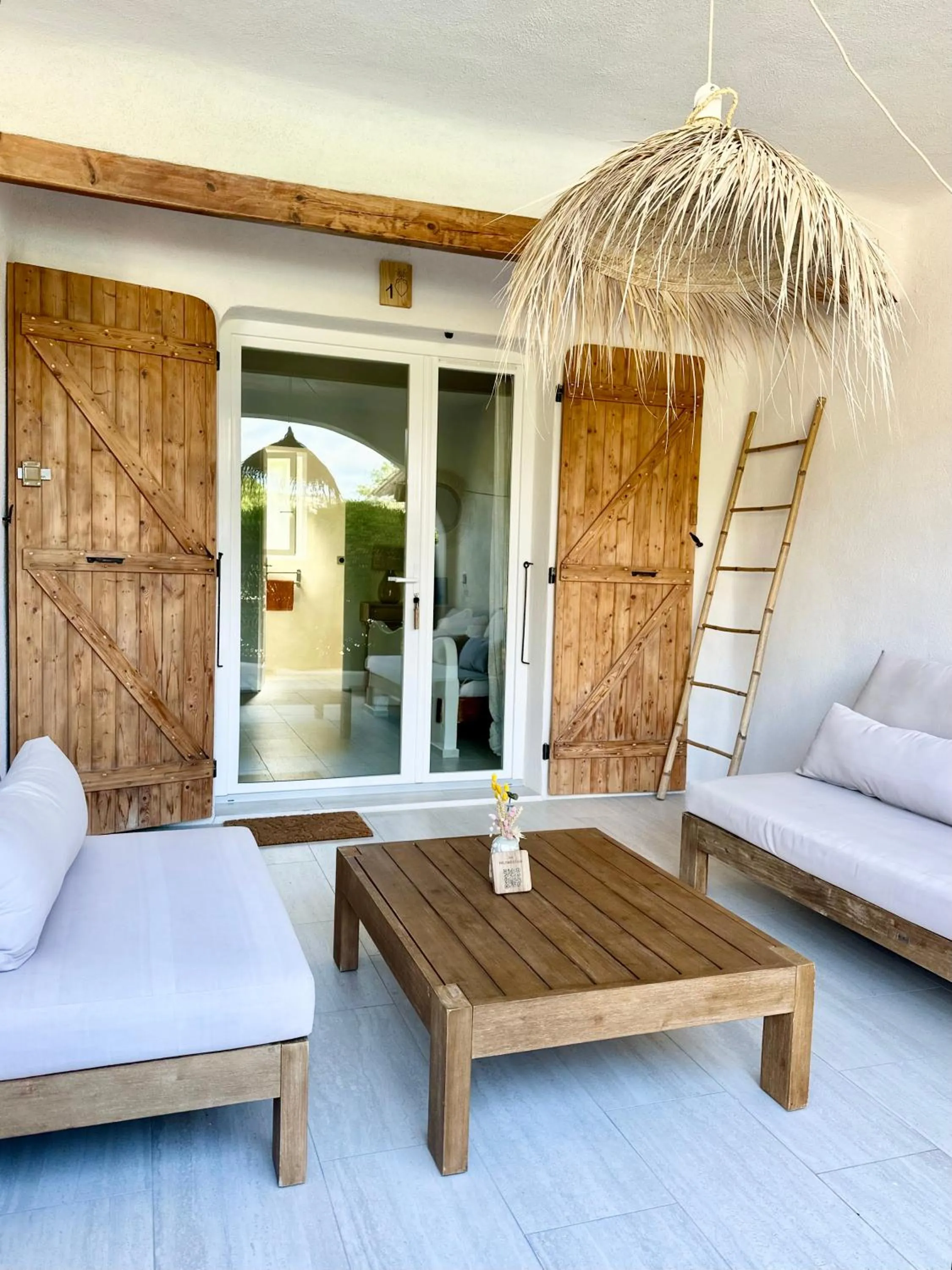 Patio in Hôtel Palombaggia